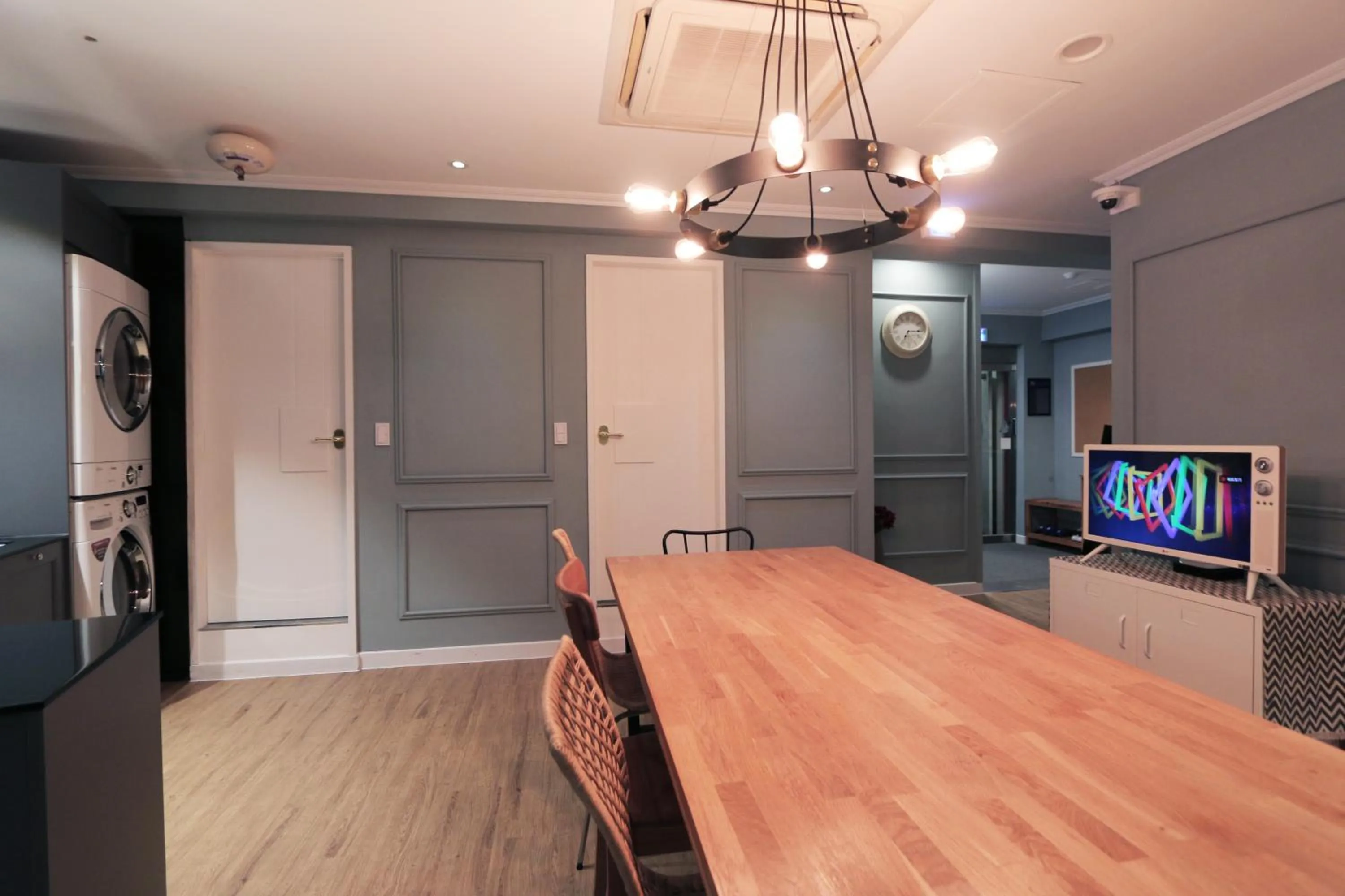 Communal lounge/ TV room in Blueboat Hostel Haeundae