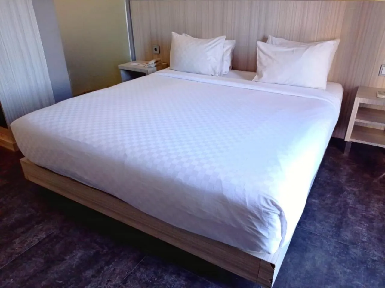 Bed in Grand Kolopaking Hotel