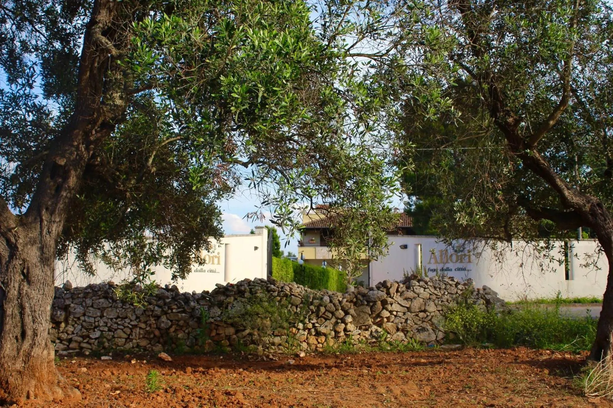 Facade/entrance in Gli Allori - Fuga dalla città