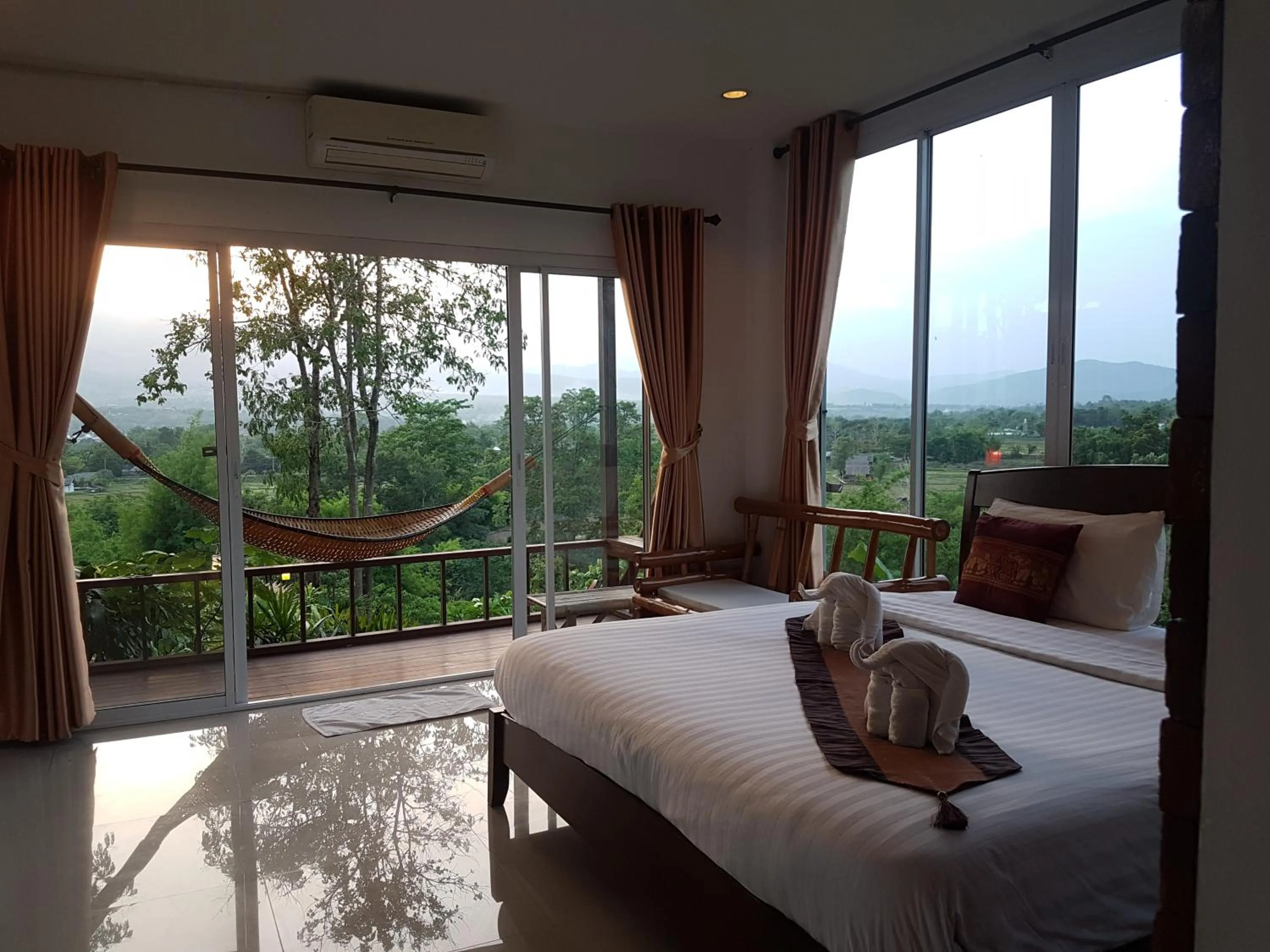 Mountain view, Bed in Chang Pai Hill