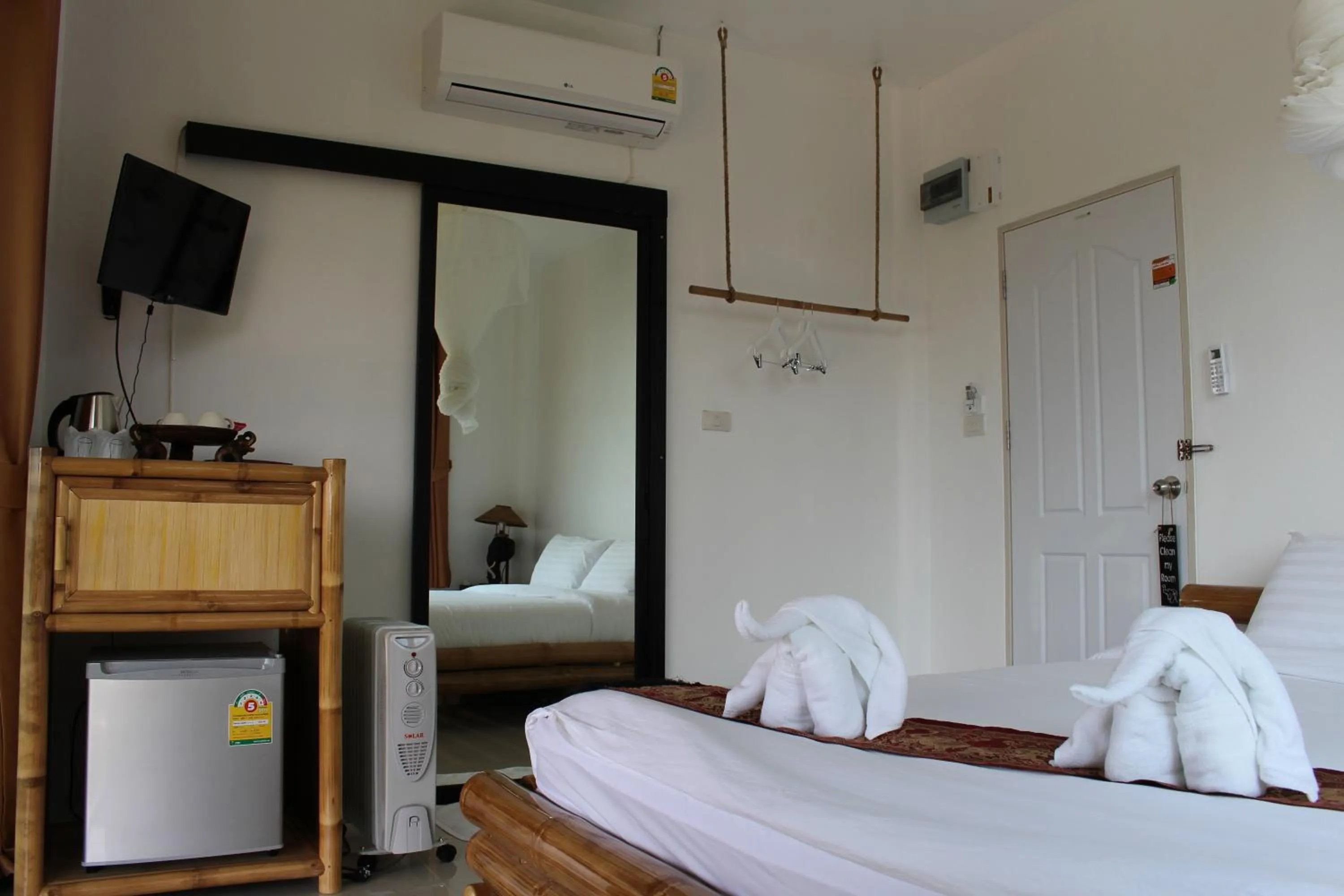 Property building, Bed in Chang Pai Hill