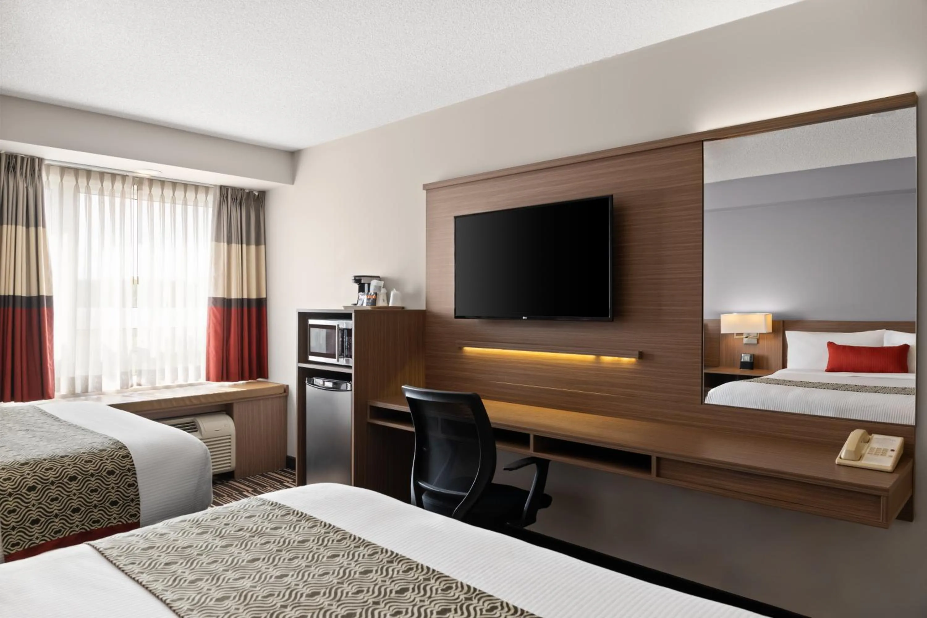 TV and multimedia, Bed in Microtel Inn & Suites by Wyndham Kirkland Lake