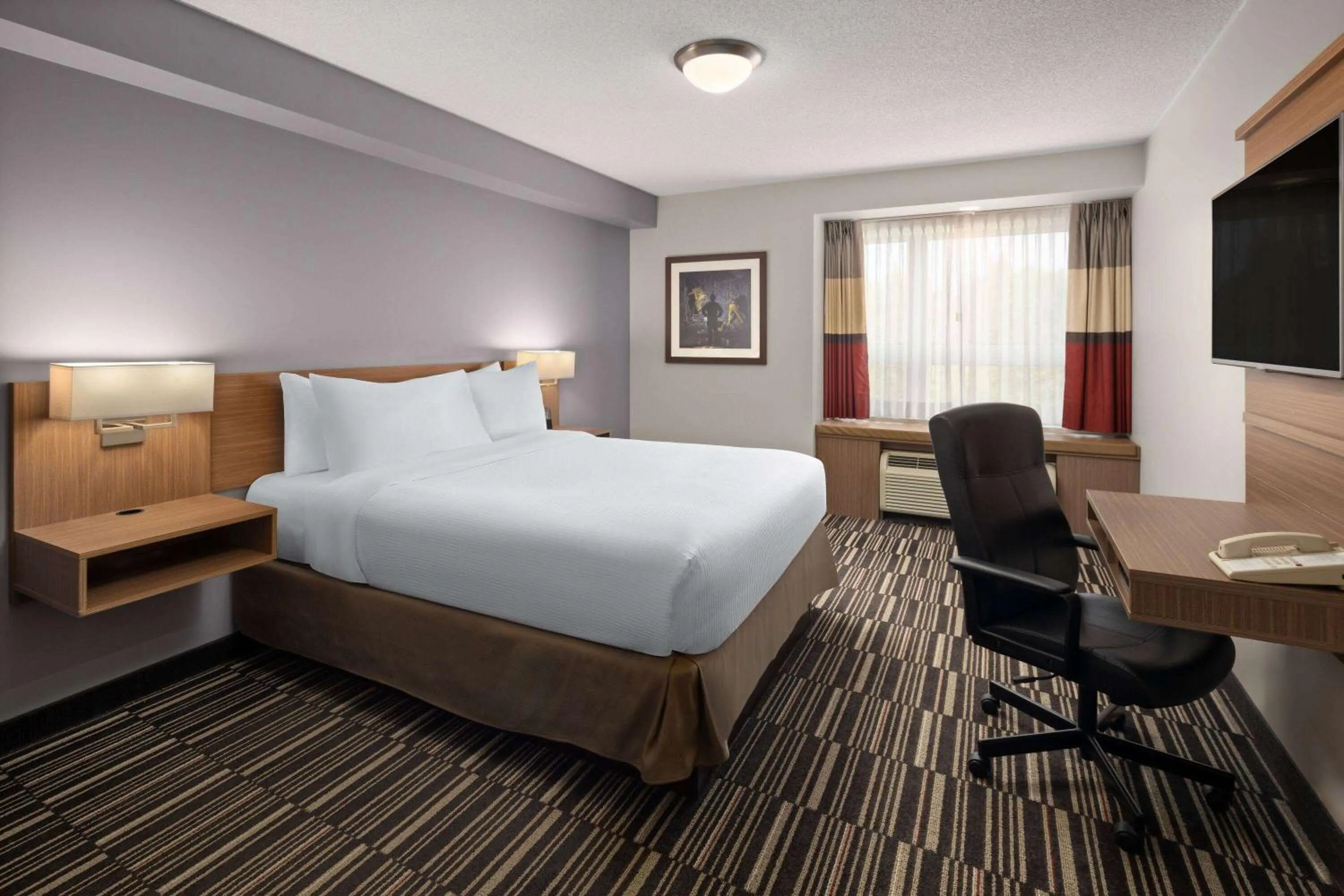 Photo of the whole room, Bed in Microtel Inn & Suites by Wyndham Kirkland Lake