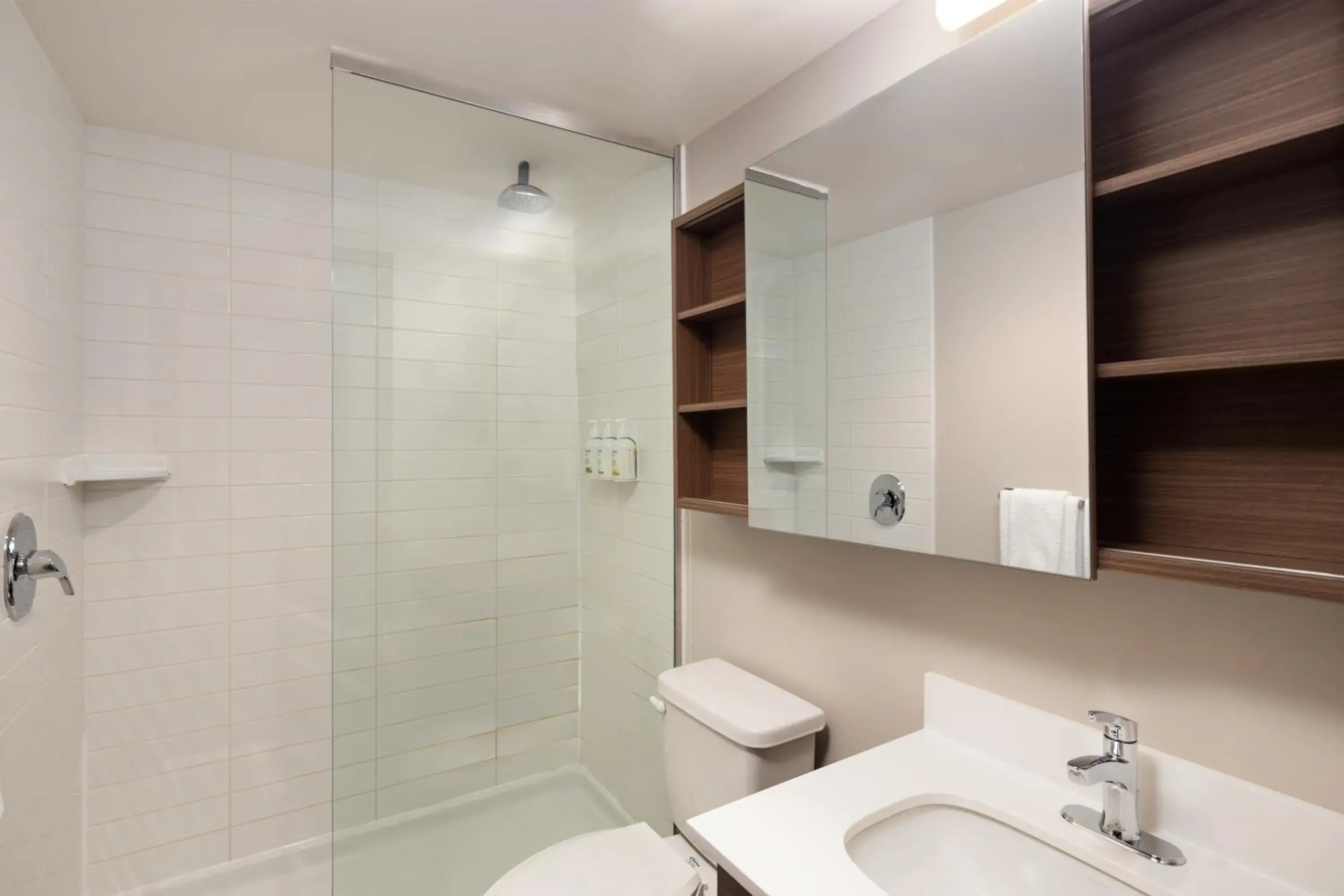 Queen Room - Non-Smoking in Microtel Inn & Suites by Wyndham Kirkland Lake Queen Room - Non-Smoking in Microtel Inn & Suites by Wyndham Kirkland Lake