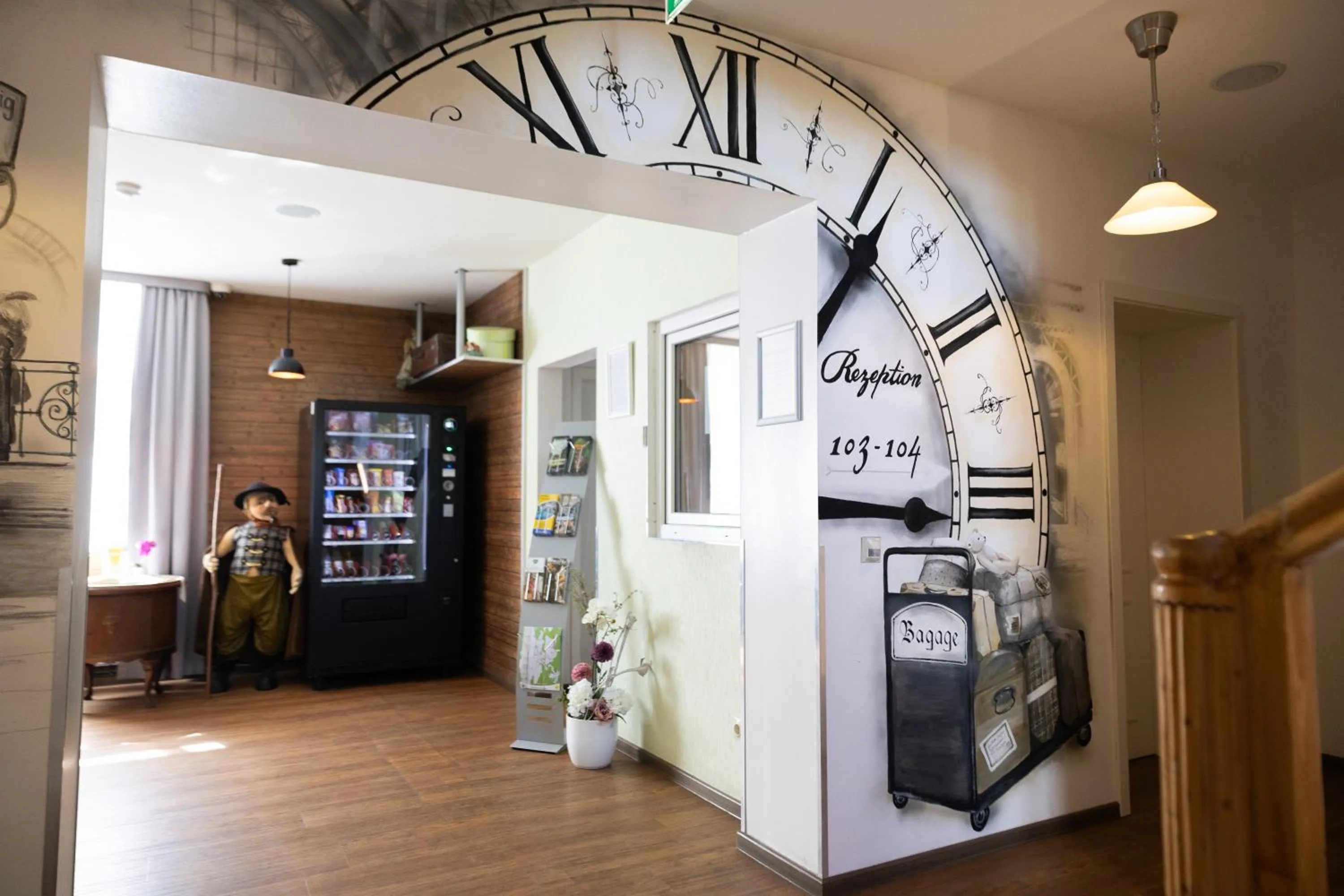 Lobby or reception in Spielzeughotel Sonneberg