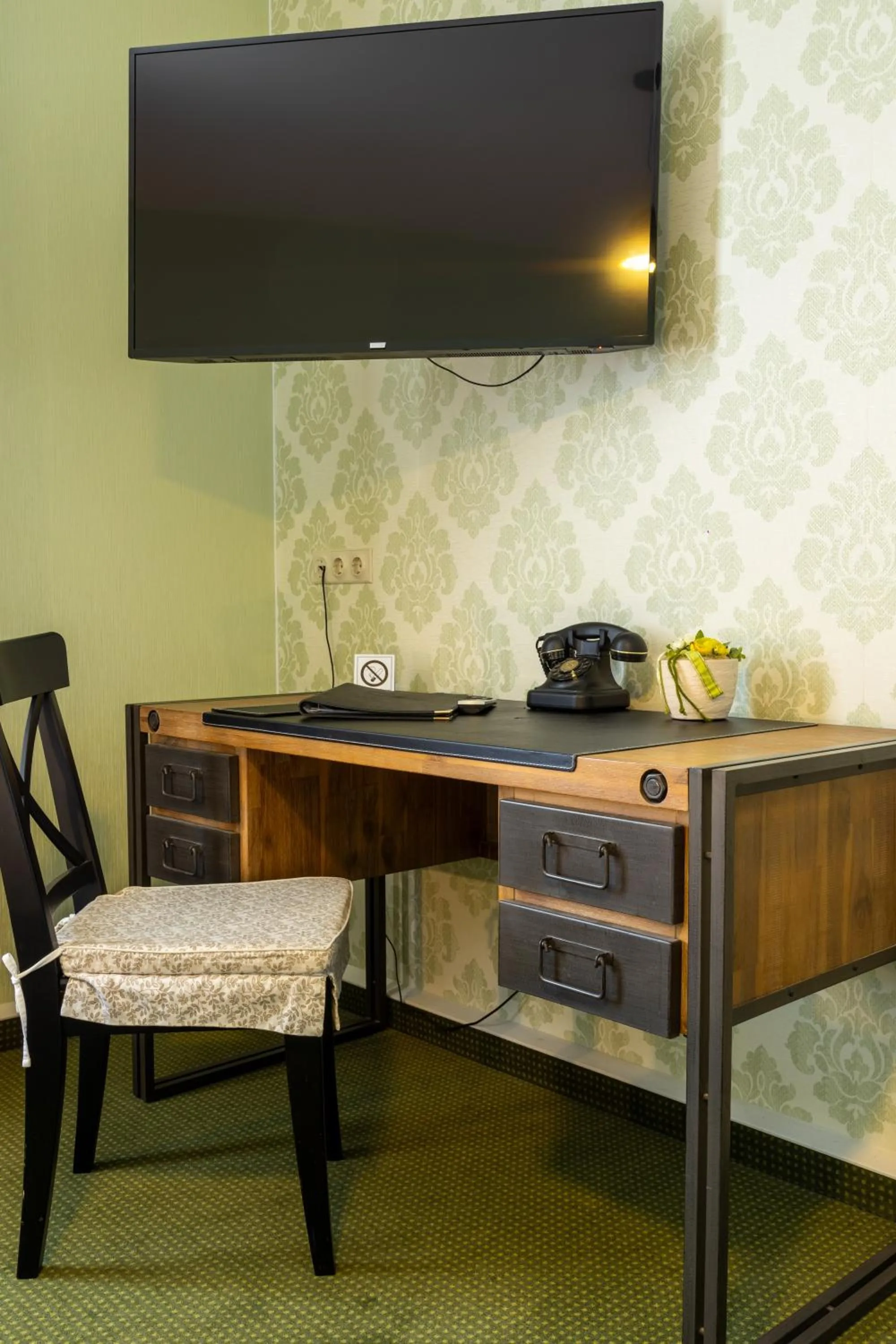 TV and multimedia in Spielzeughotel Sonneberg