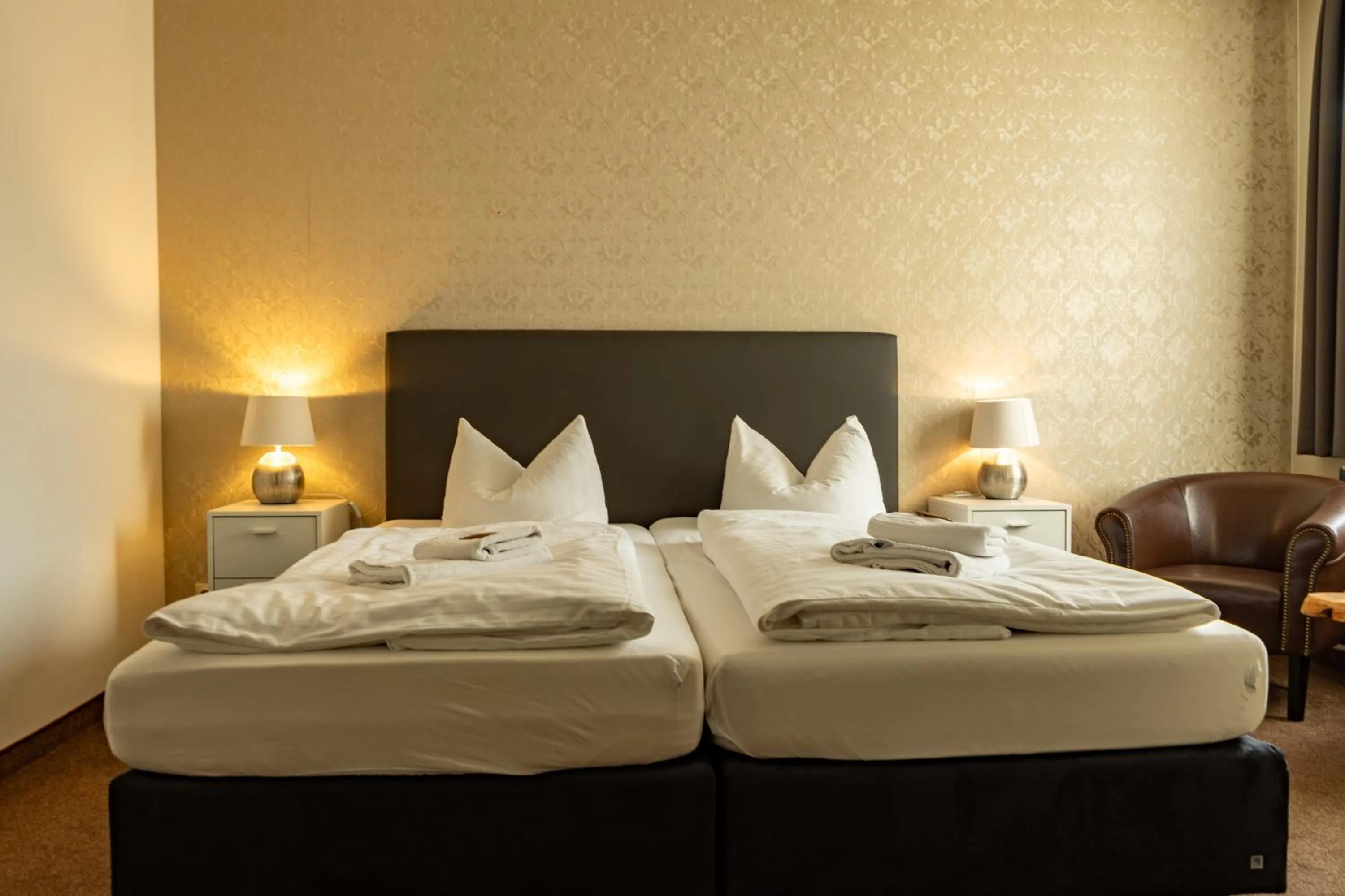 Photo of the whole room, Bed in Spielzeughotel Sonneberg