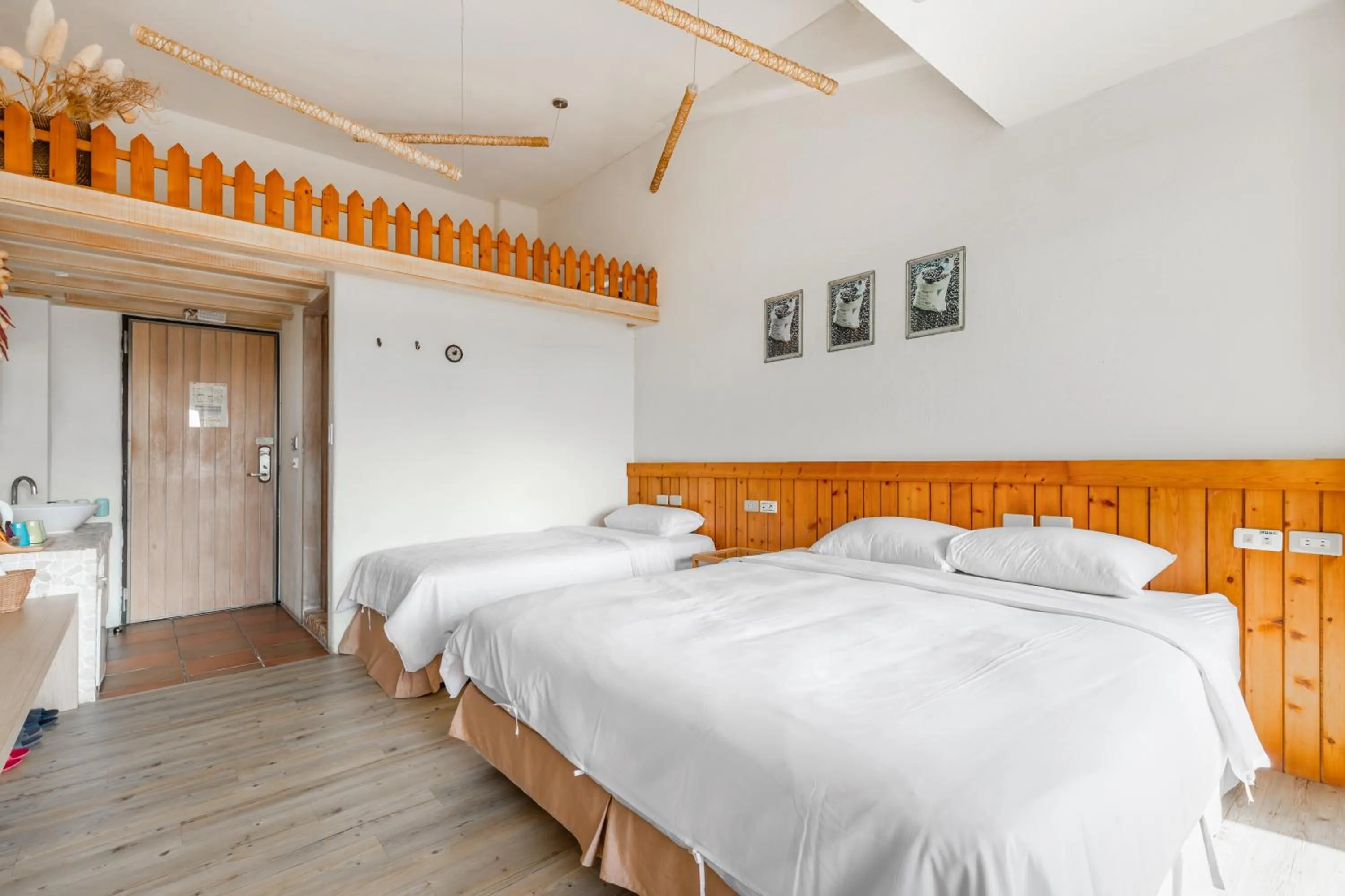 Photo of the whole room, Bed in Fairyland & Farm Guest House