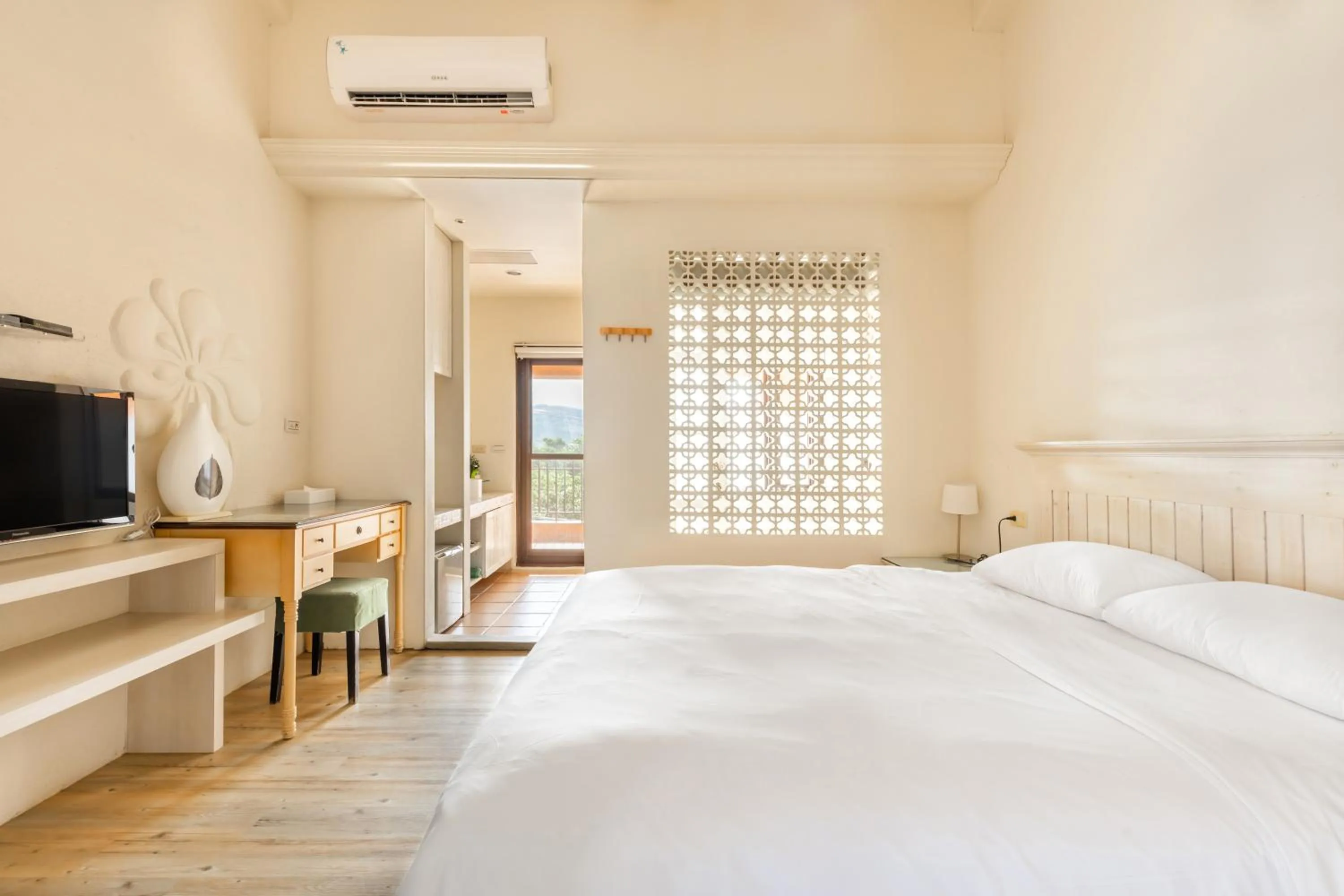 Photo of the whole room, Bed in Fairyland & Farm Guest House