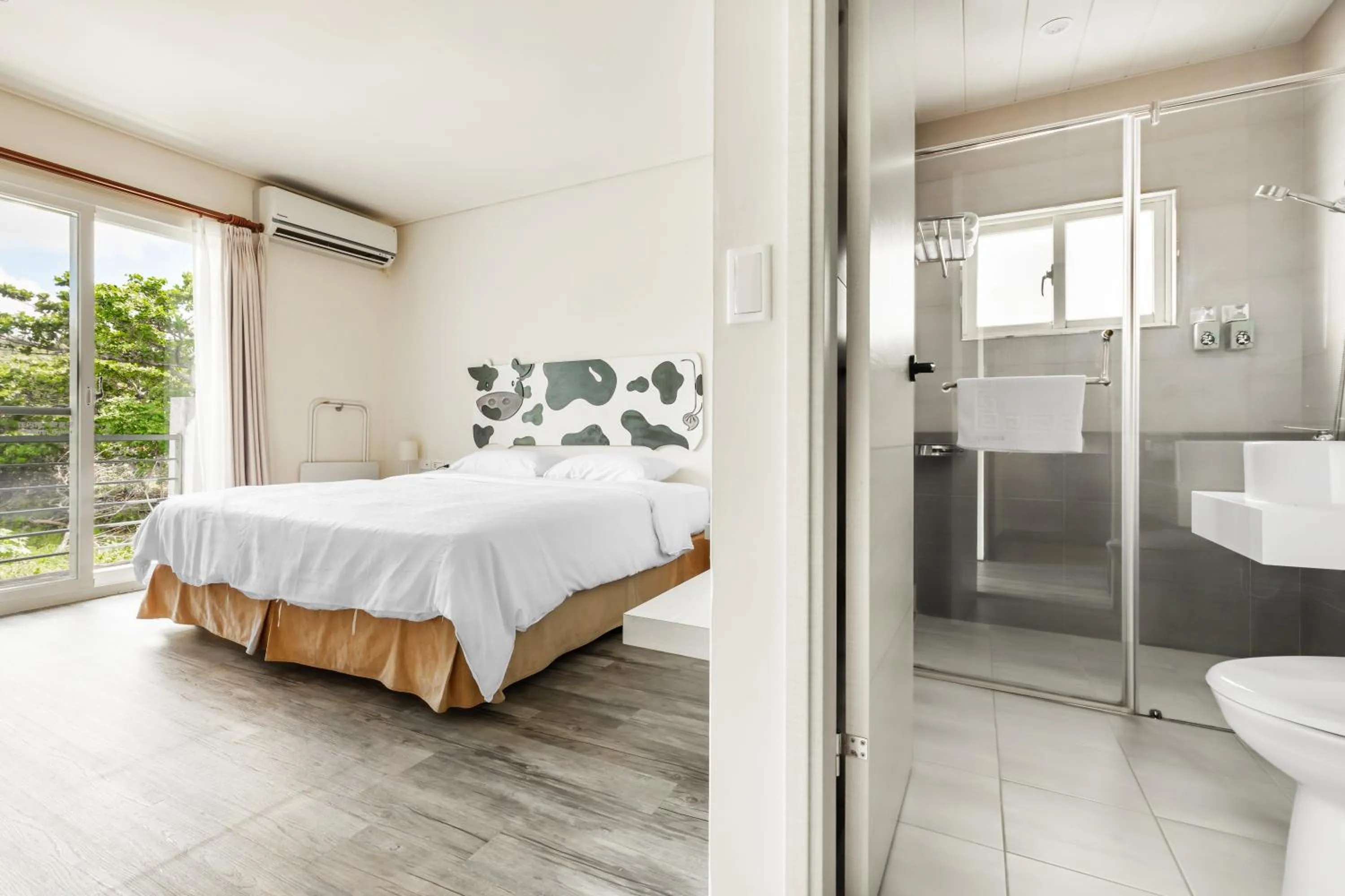 Photo of the whole room, Bed in Fairyland & Farm Guest House