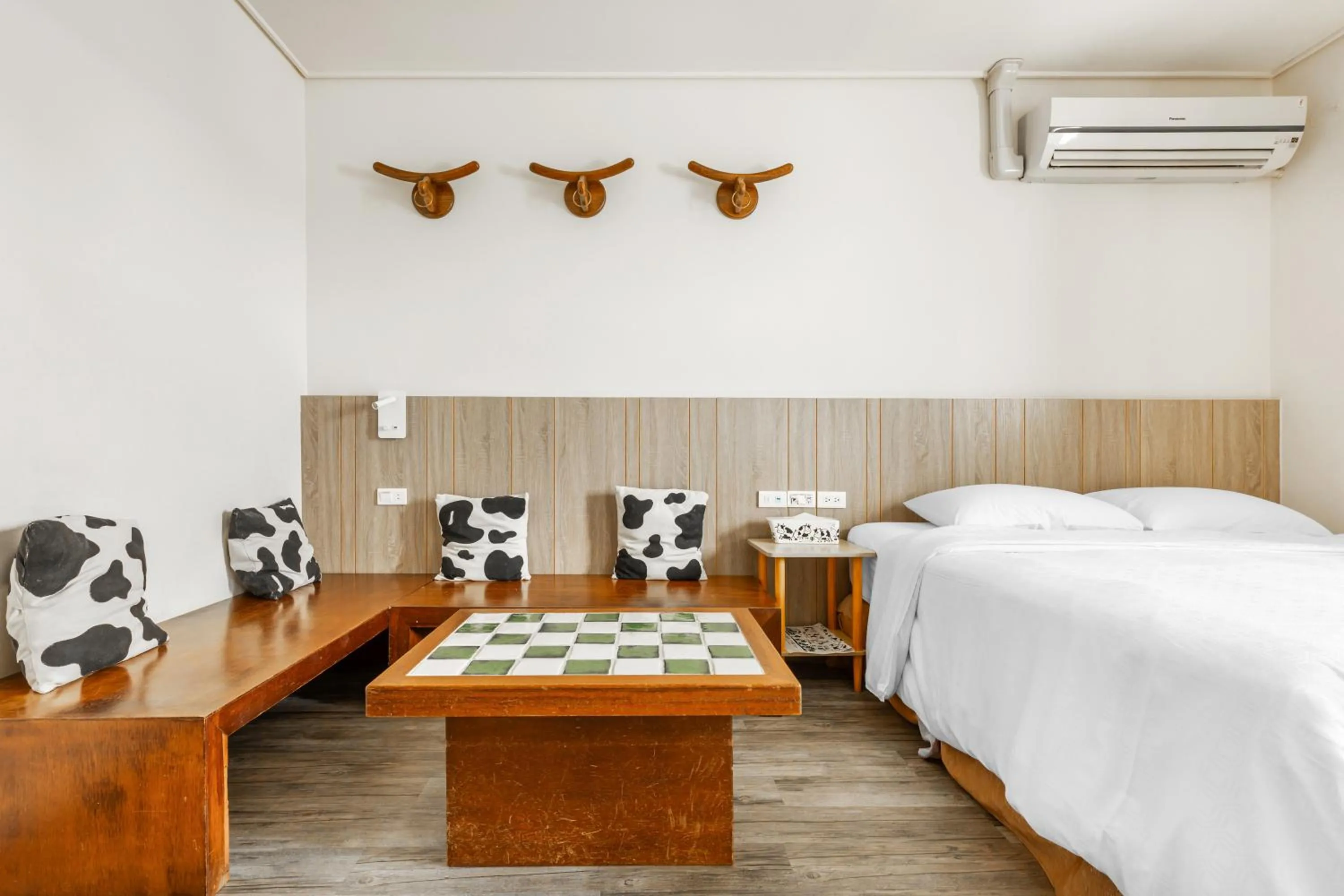 Photo of the whole room, Bed in Fairyland & Farm Guest House