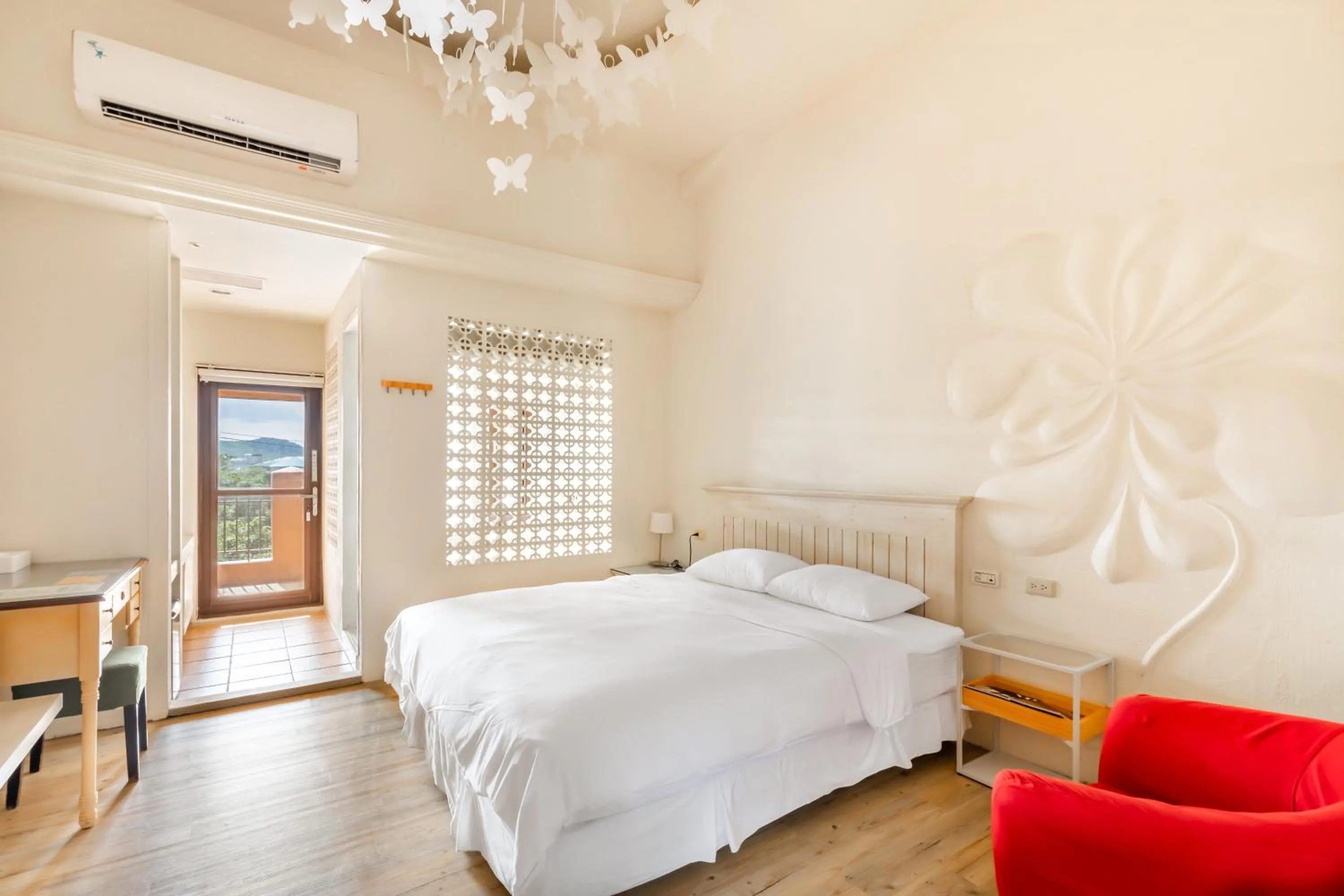 Photo of the whole room, Bed in Fairyland & Farm Guest House