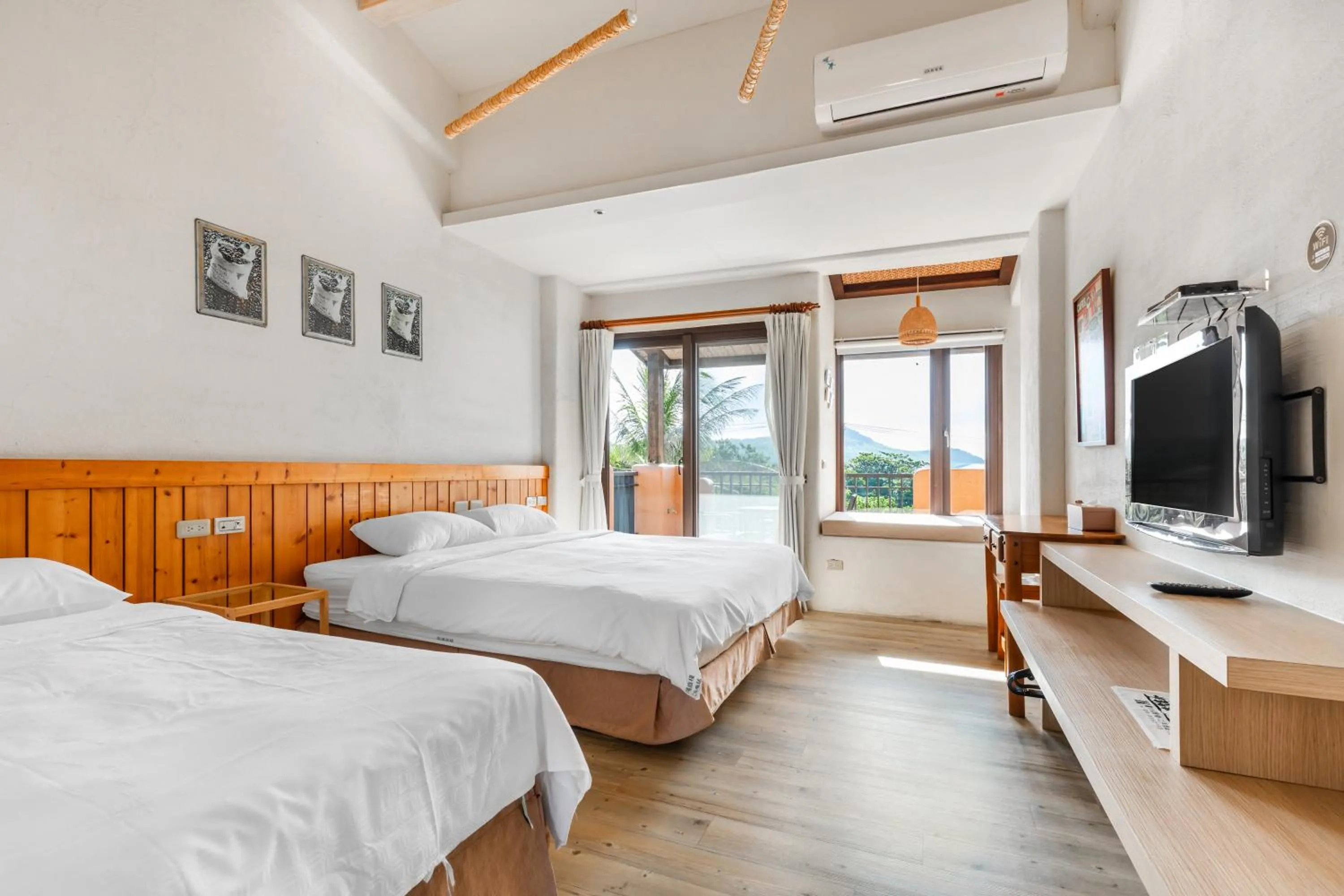 Photo of the whole room, Bed in Fairyland & Farm Guest House