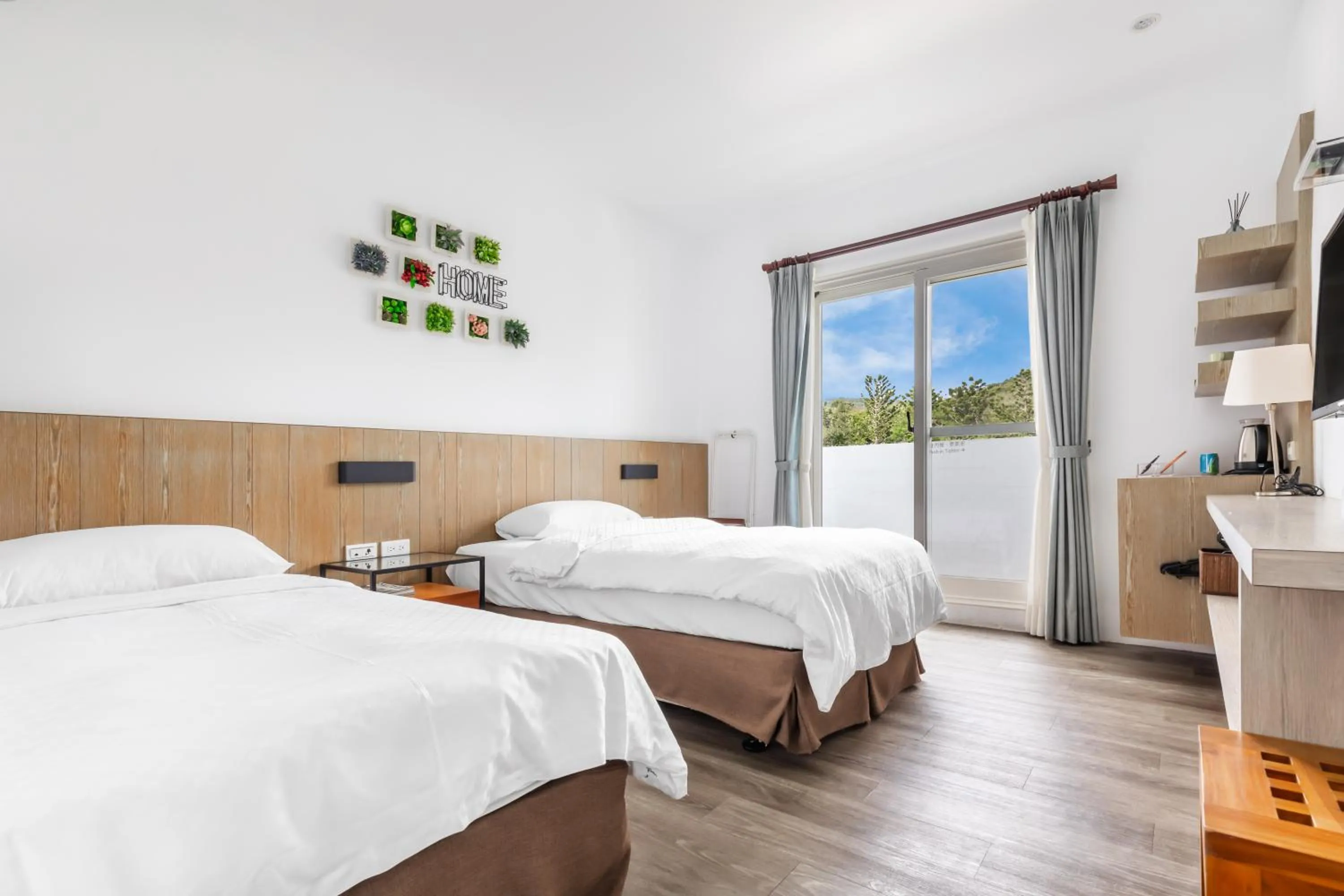 Photo of the whole room, Bed in Fairyland & Farm Guest House