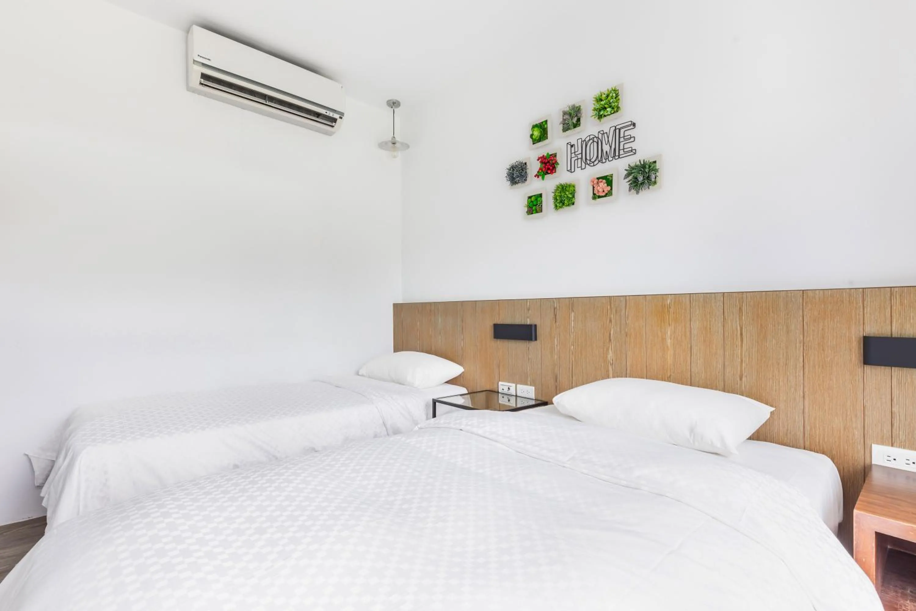 Photo of the whole room, Bed in Fairyland & Farm Guest House