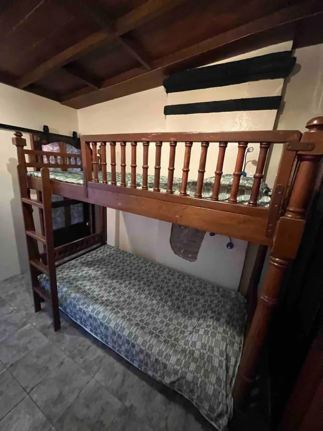 Twin Room with Shared Bathroom - single occupancy in Villa Angela Heritage House Twin Room with Shared Bathroom - single occupancy in Villa Angela Heritage House