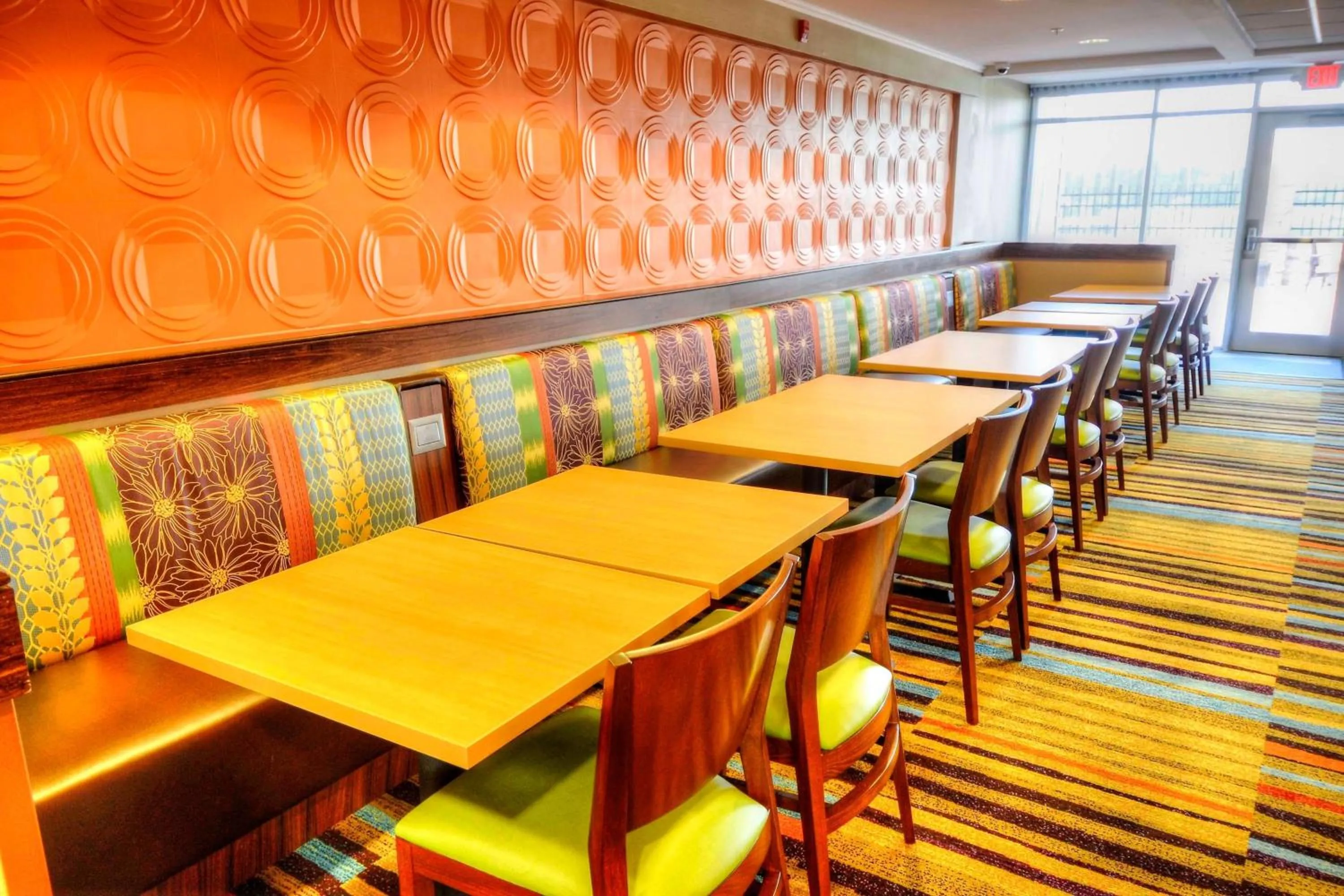 Breakfast in Fairfield Inn & Suites by Marriott Princeton