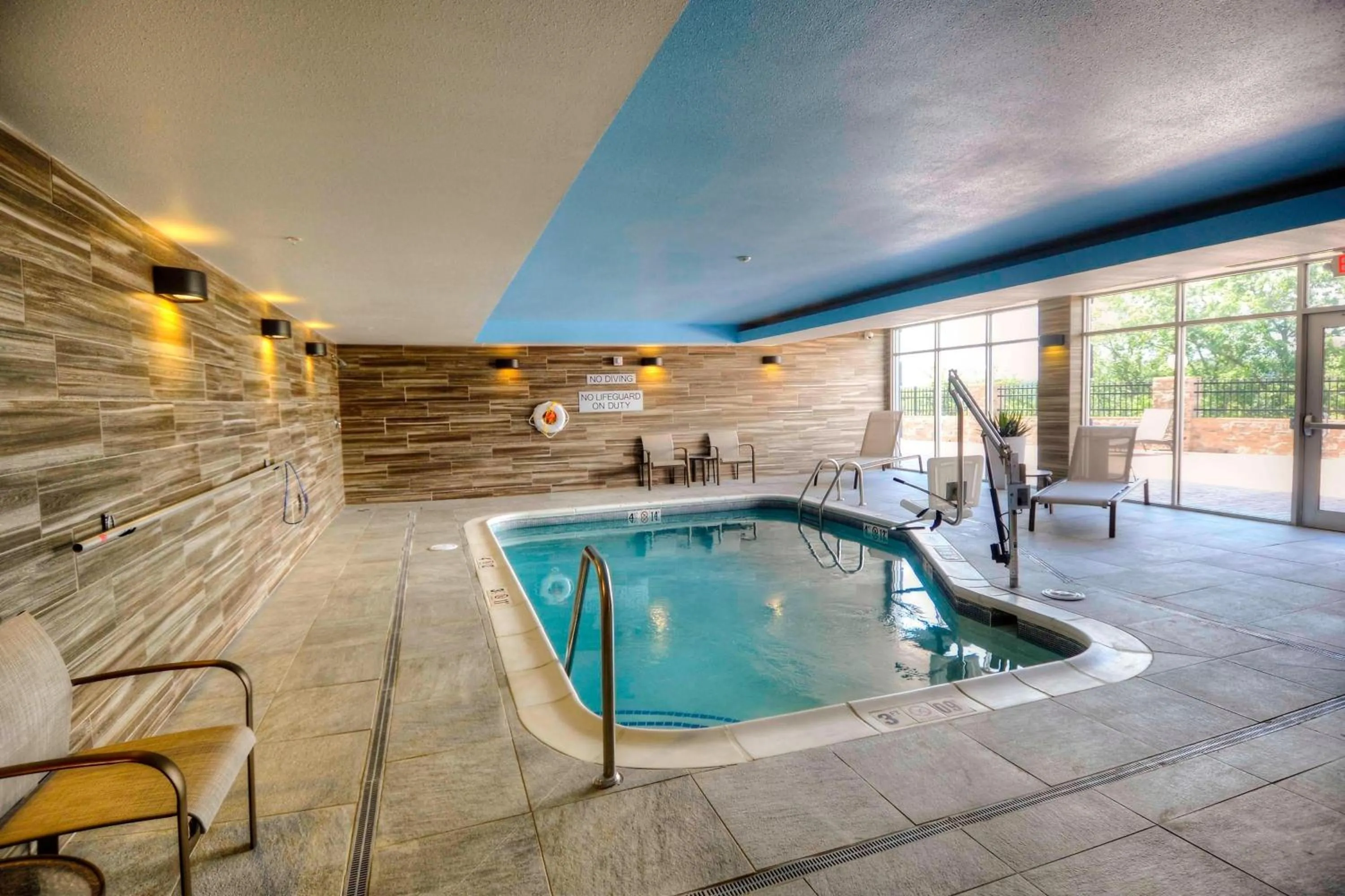 Swimming pool in Fairfield Inn & Suites by Marriott Princeton