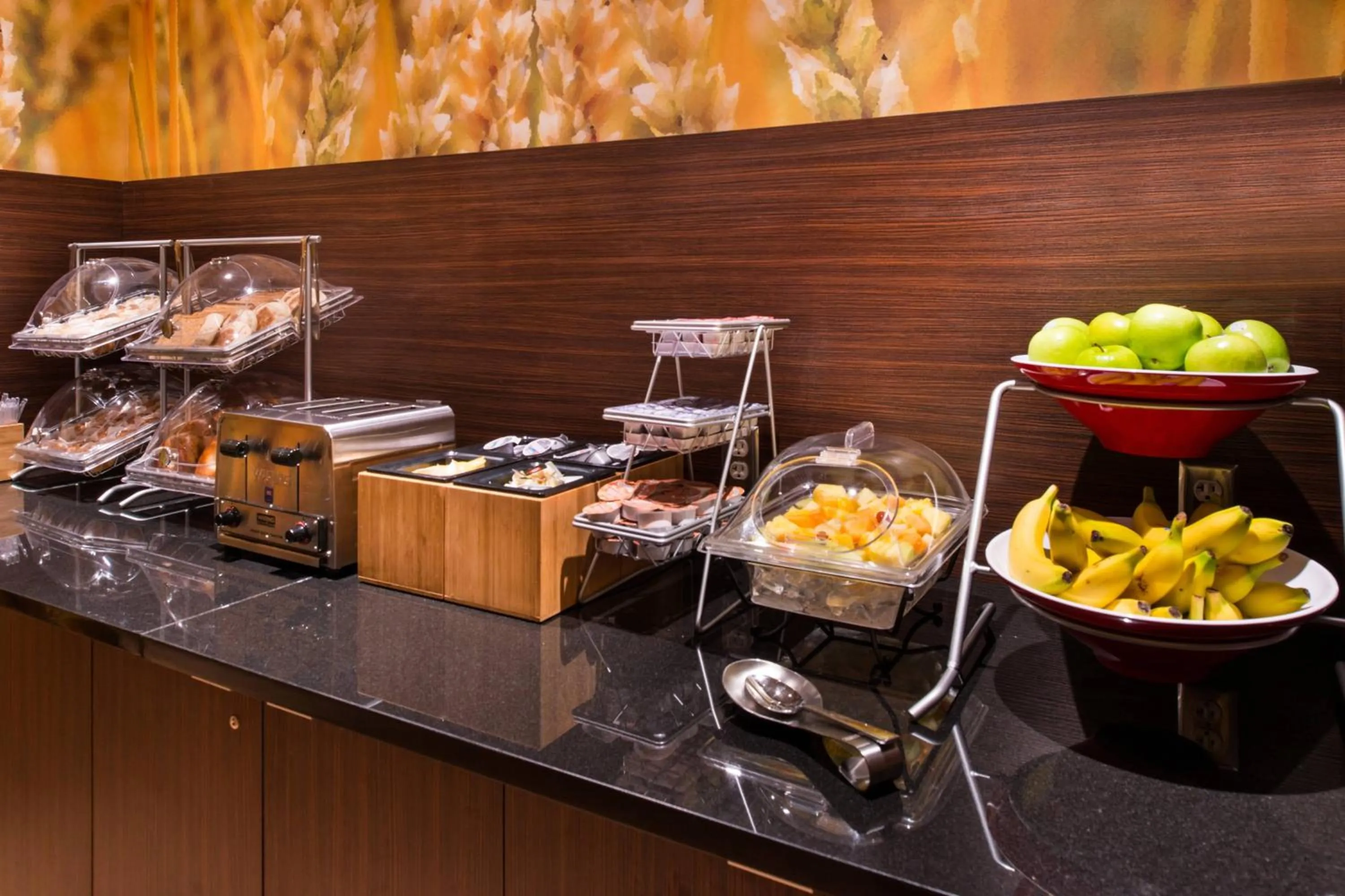 Breakfast in Fairfield Inn & Suites by Marriott Utica