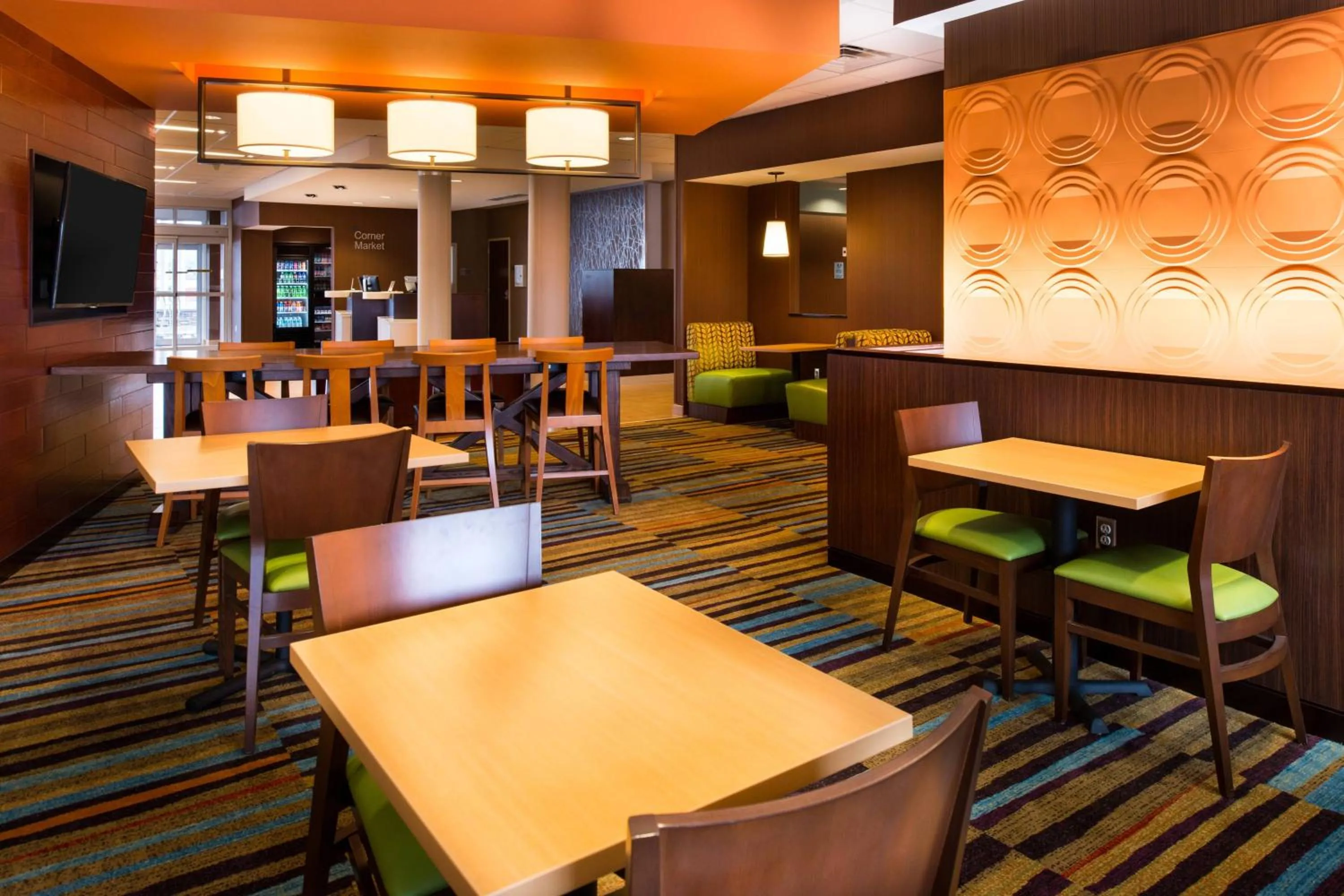 Restaurant/places to eat in Fairfield Inn & Suites by Marriott Utica