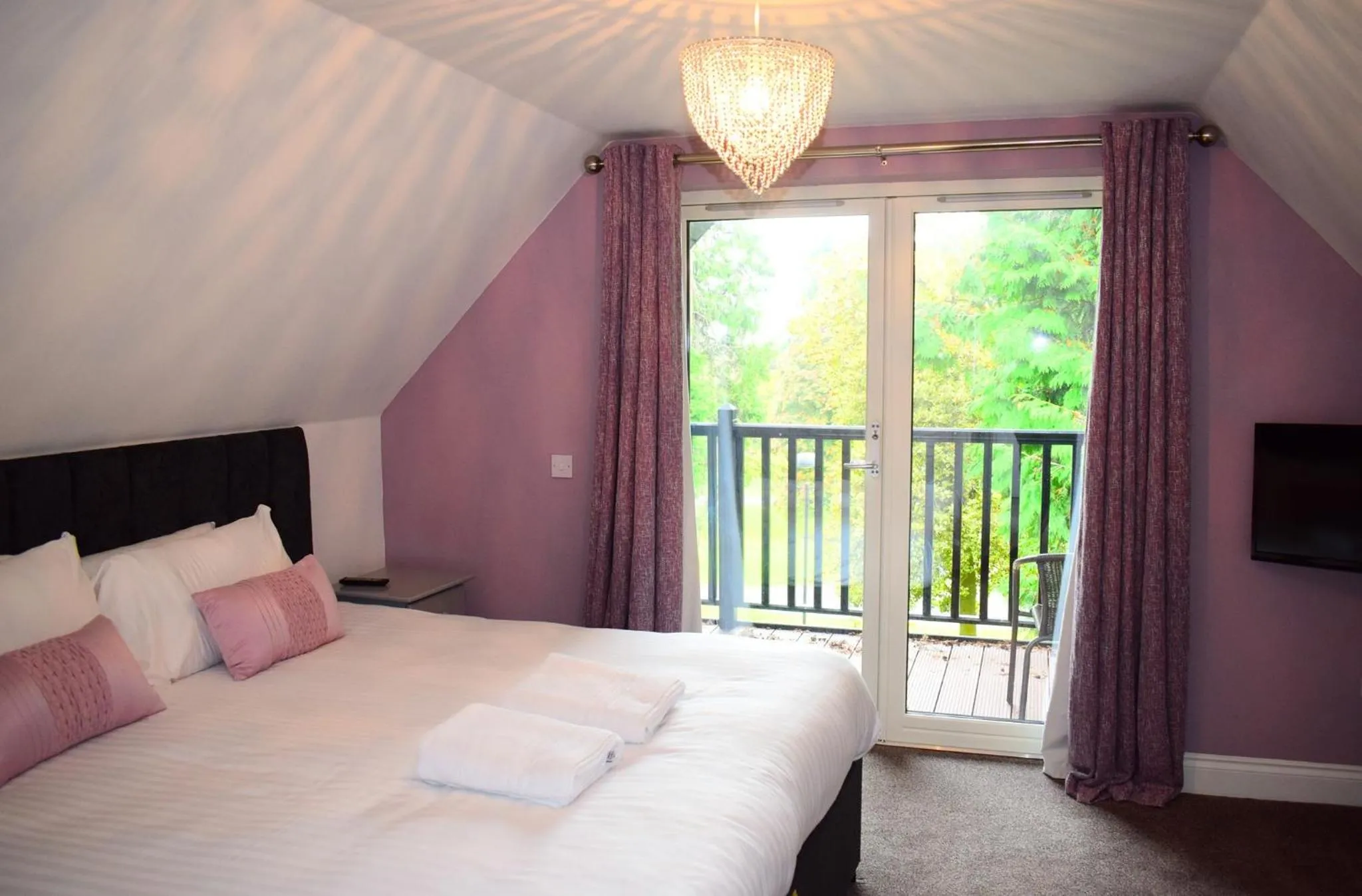 Bed in Inglewood House and Spa