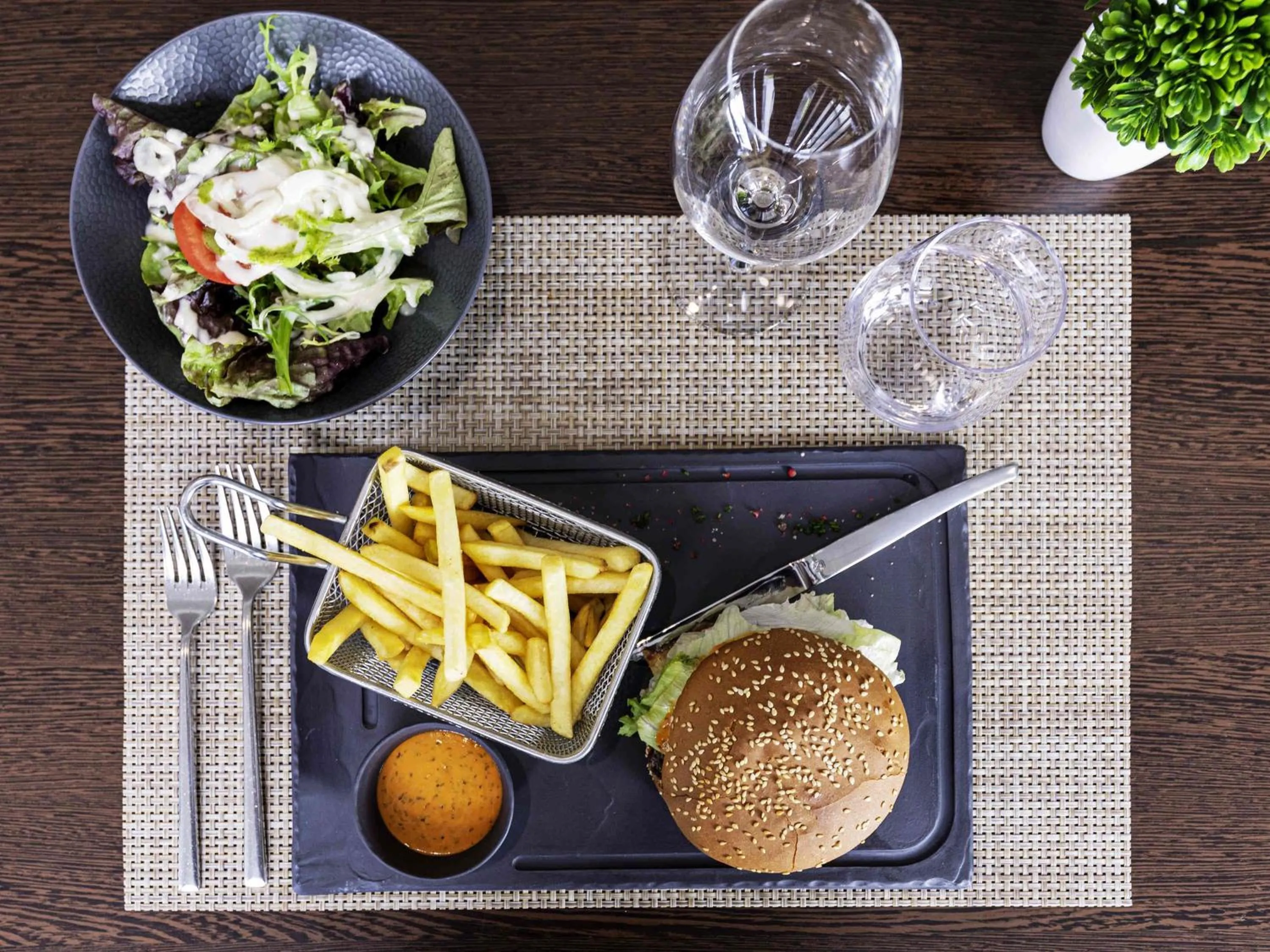 Restaurant/places to eat in Mercure Bale Mulhouse Aeroport