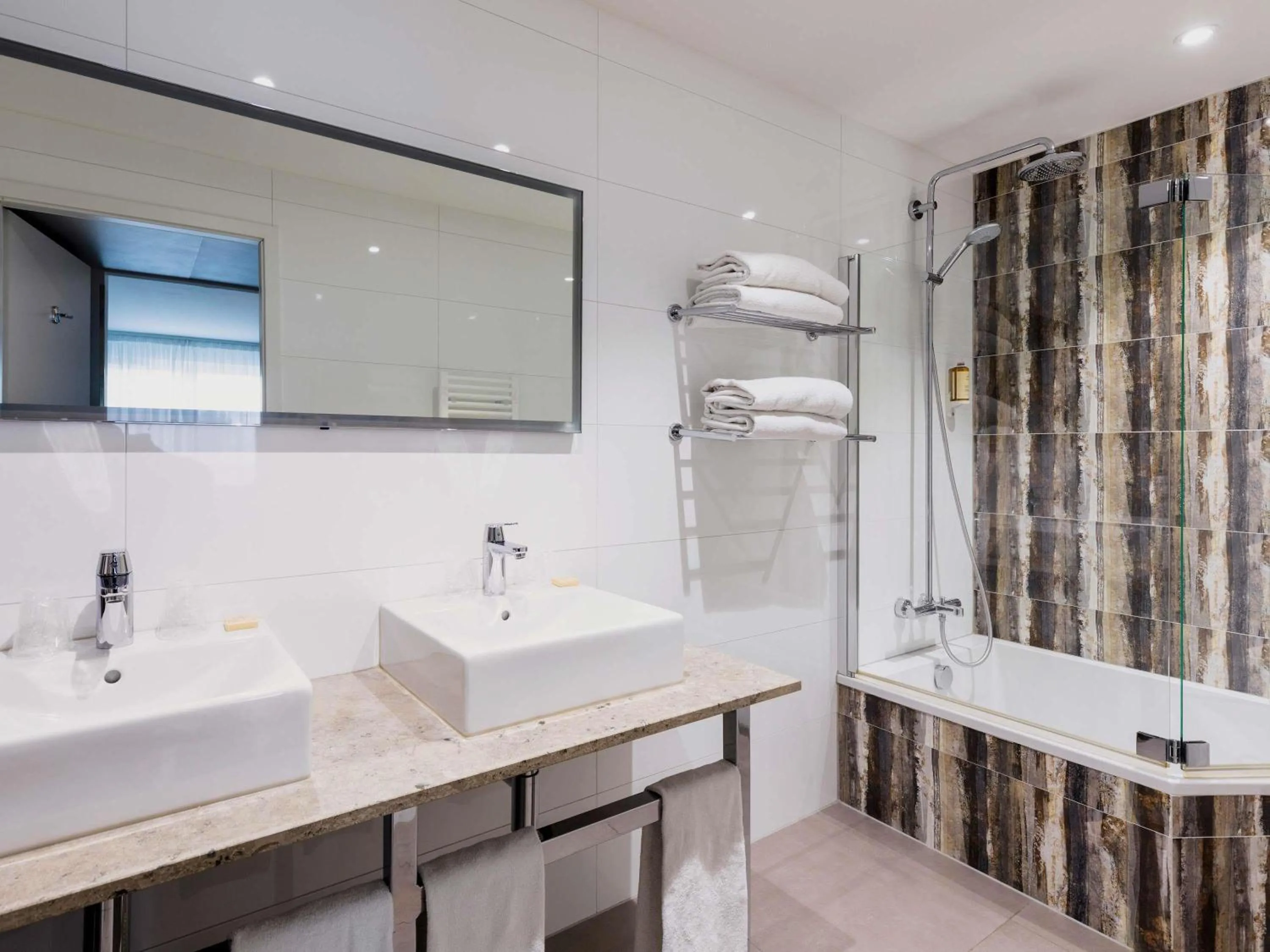 Bedroom in Mercure Bale Mulhouse Aeroport