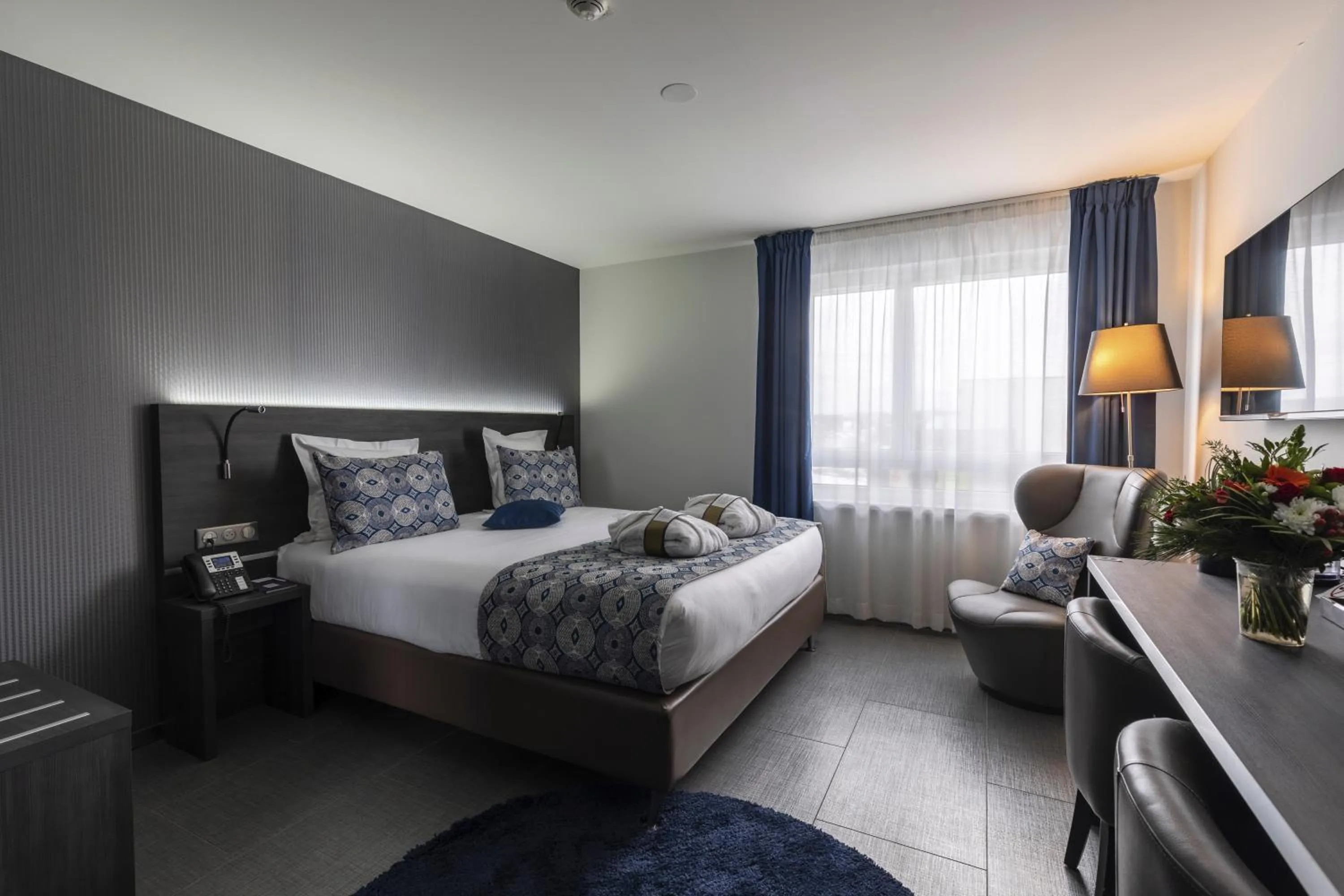 Photo of the whole room, Bed in Mercure Bale Mulhouse Aeroport