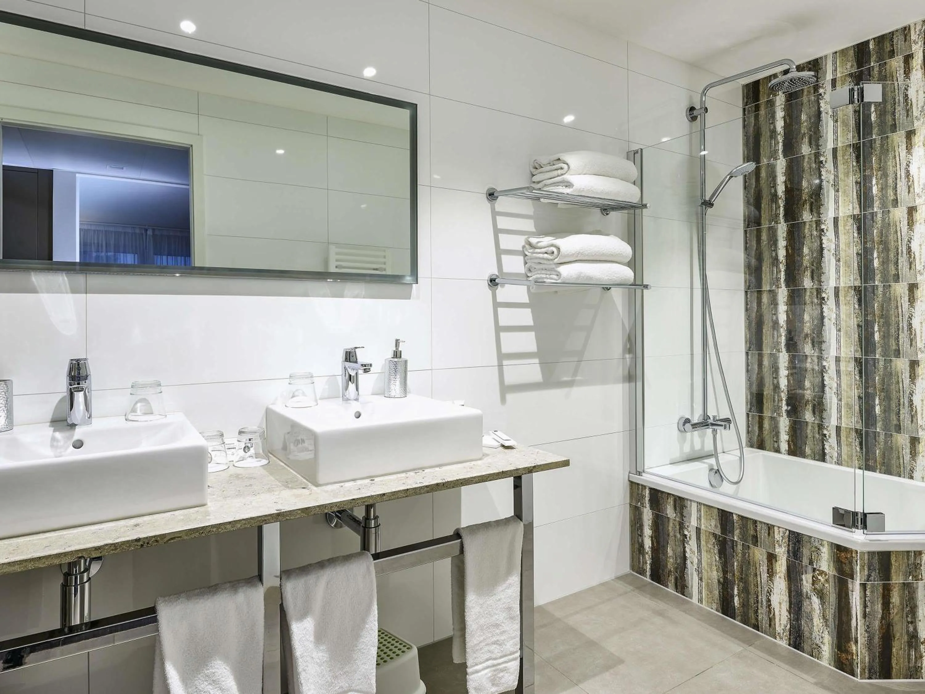 Bedroom in Mercure Bale Mulhouse Aeroport