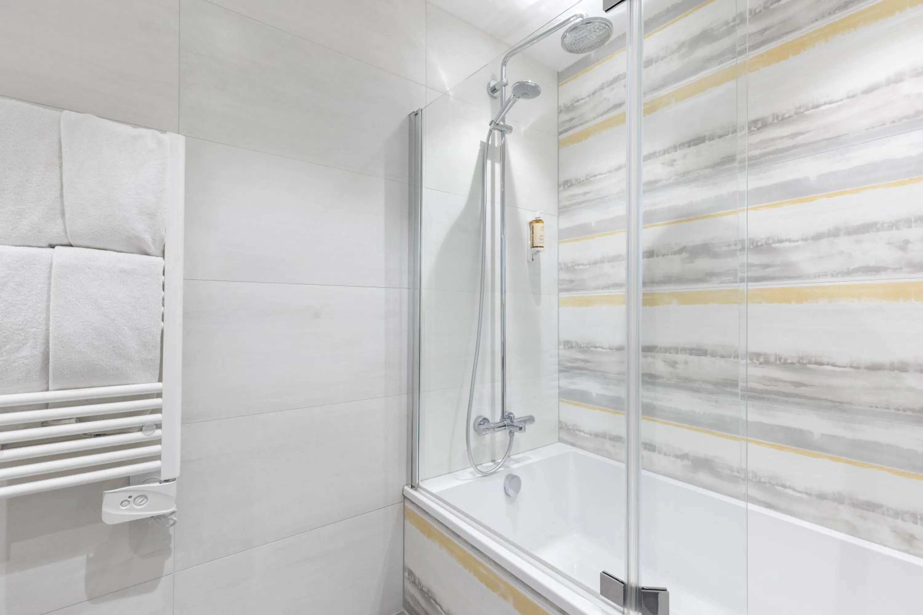 Bathroom in Mercure Bale Mulhouse Aeroport