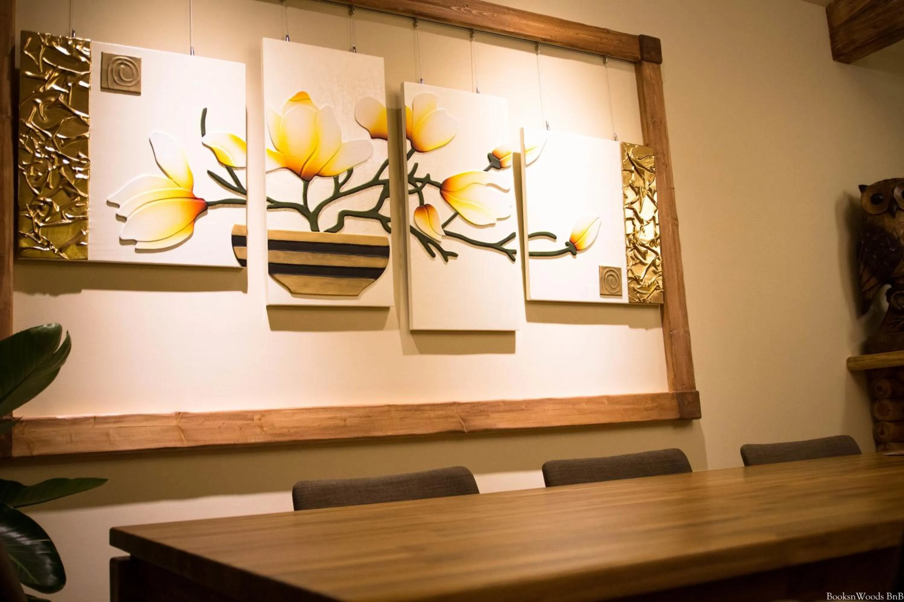 Restaurant/places to eat in Books & Woods Bed and Breakfast