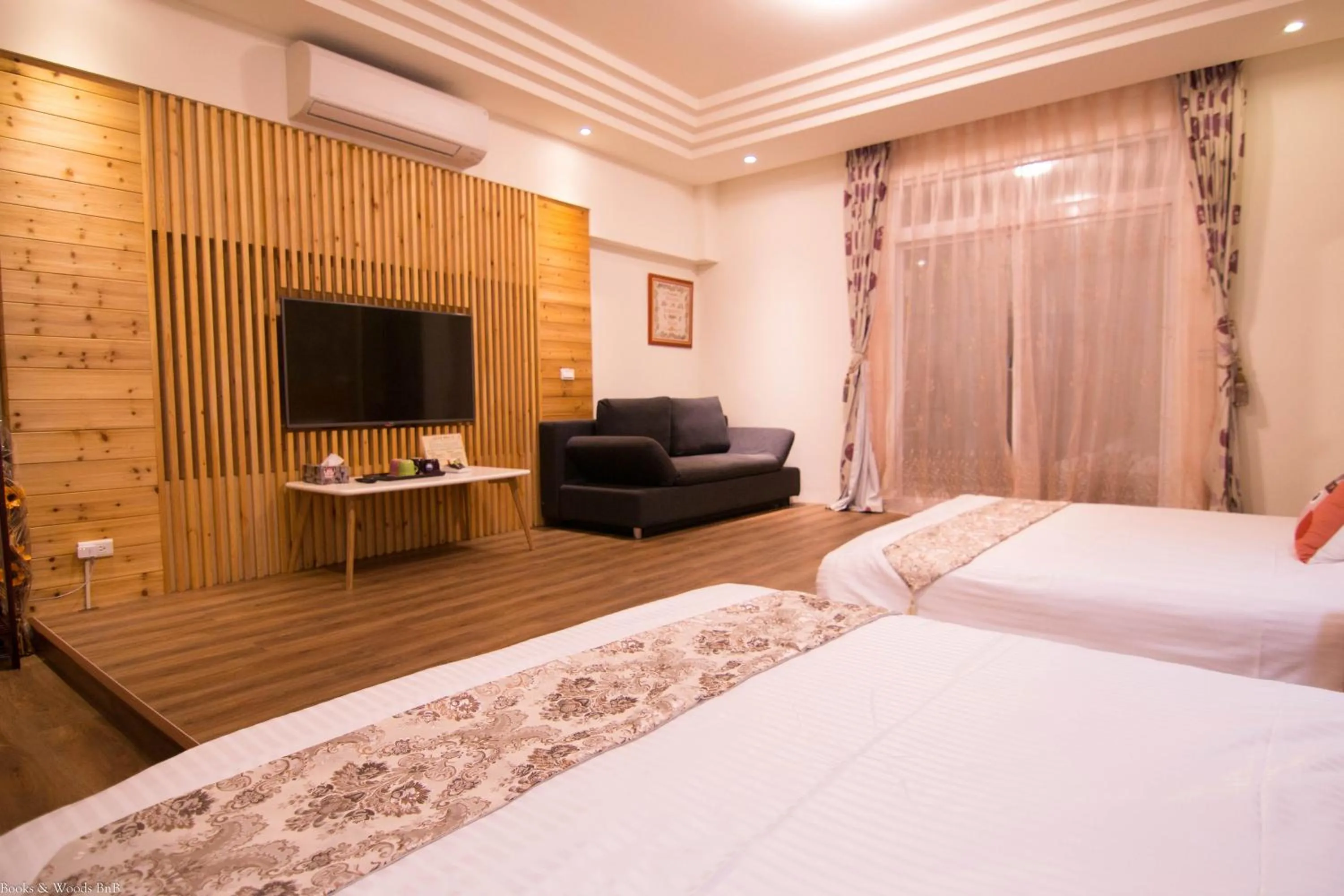 TV and multimedia, Bed in Books & Woods Bed and Breakfast