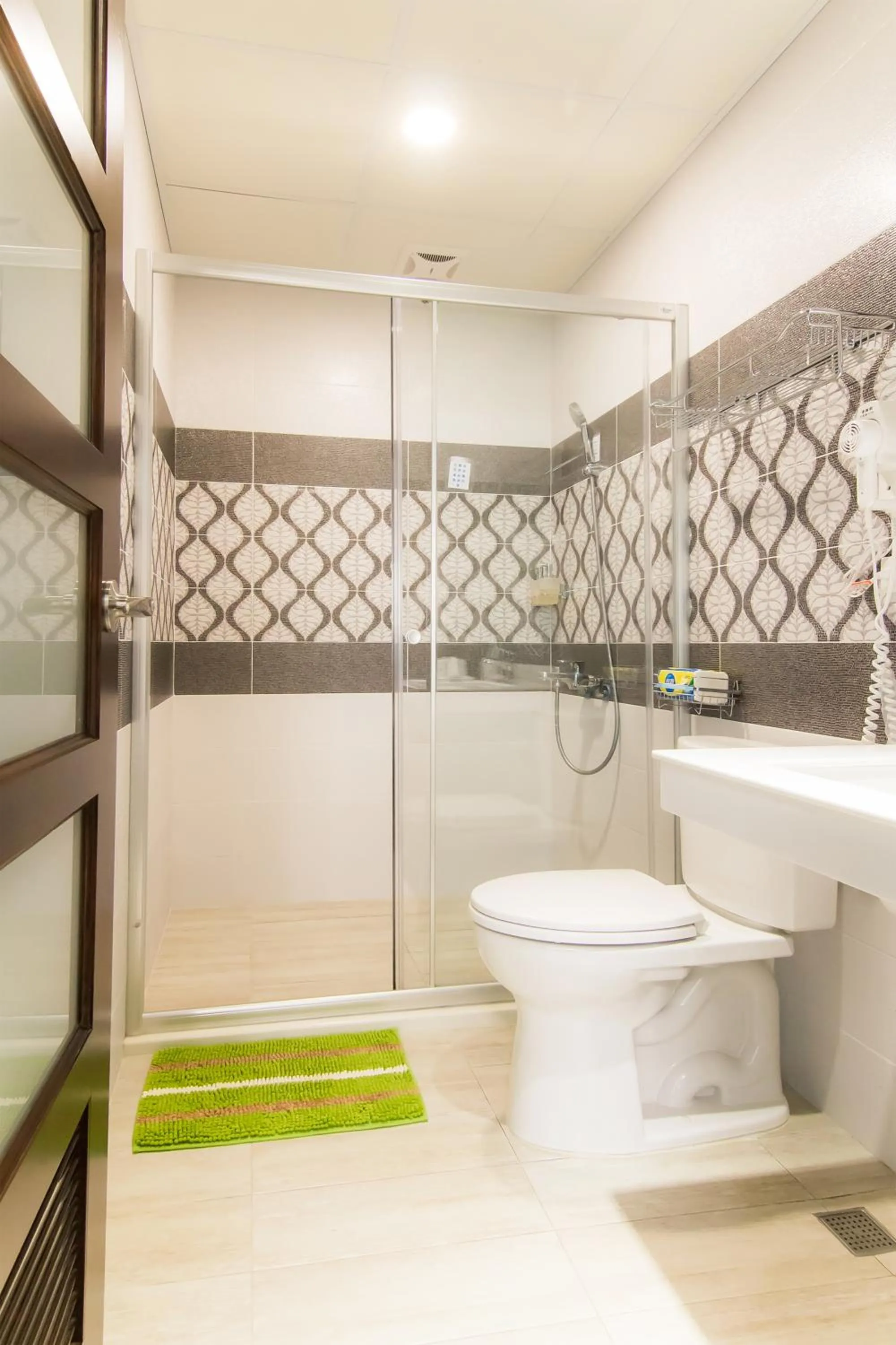 Bathroom in Books & Woods Bed and Breakfast