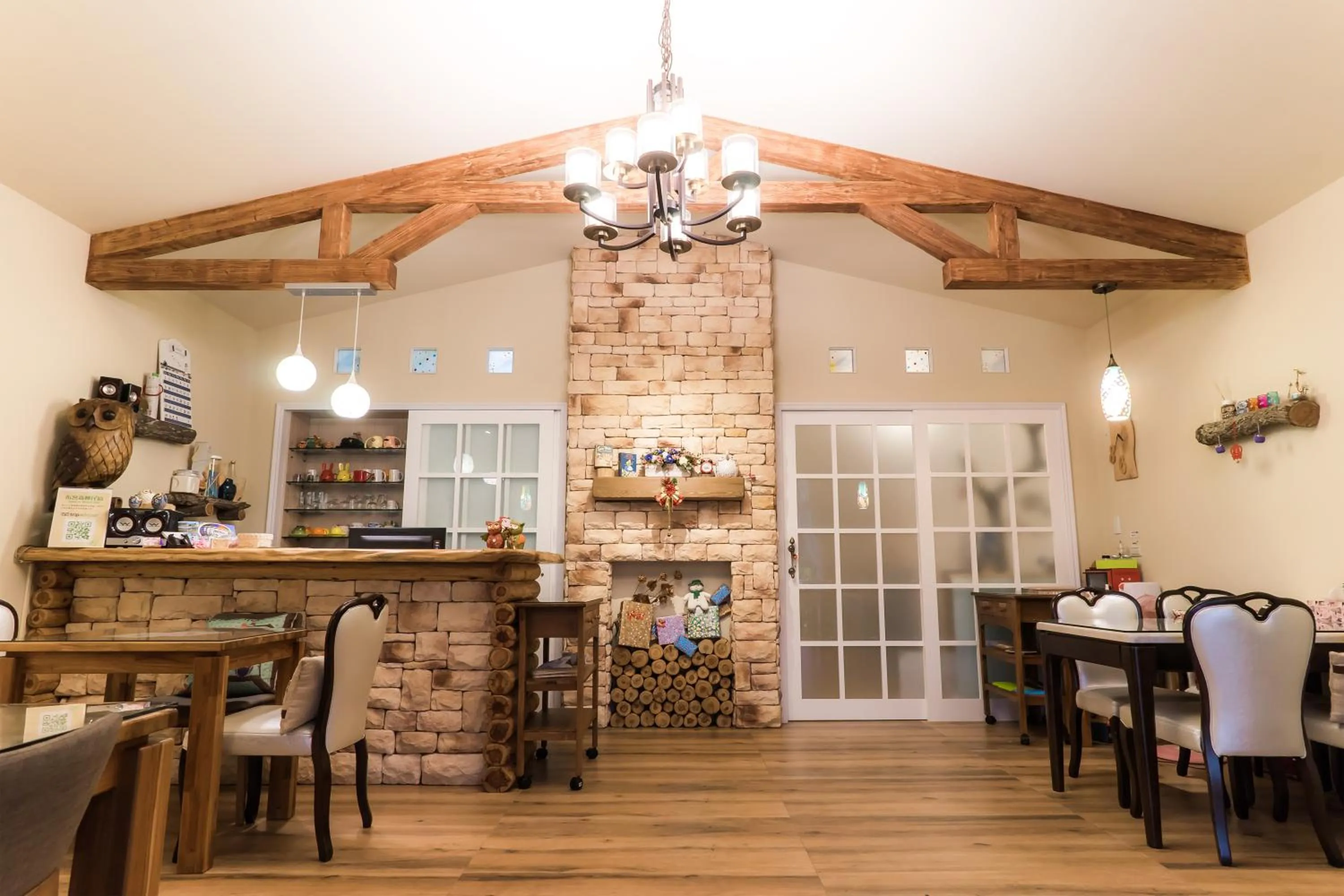 Restaurant/places to eat in Books & Woods Bed and Breakfast