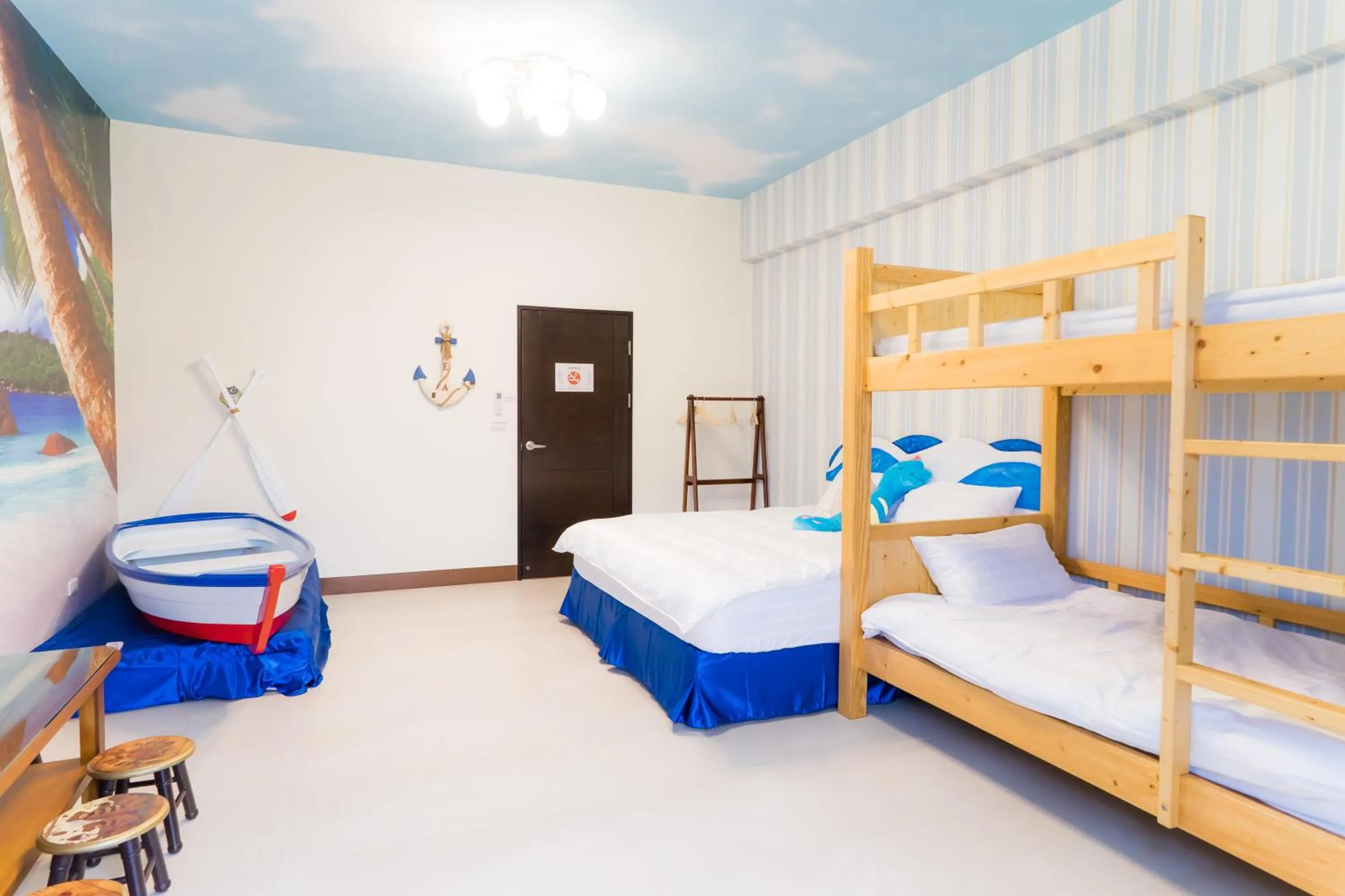 Photo of the whole room, Bed in Books & Woods Bed and Breakfast