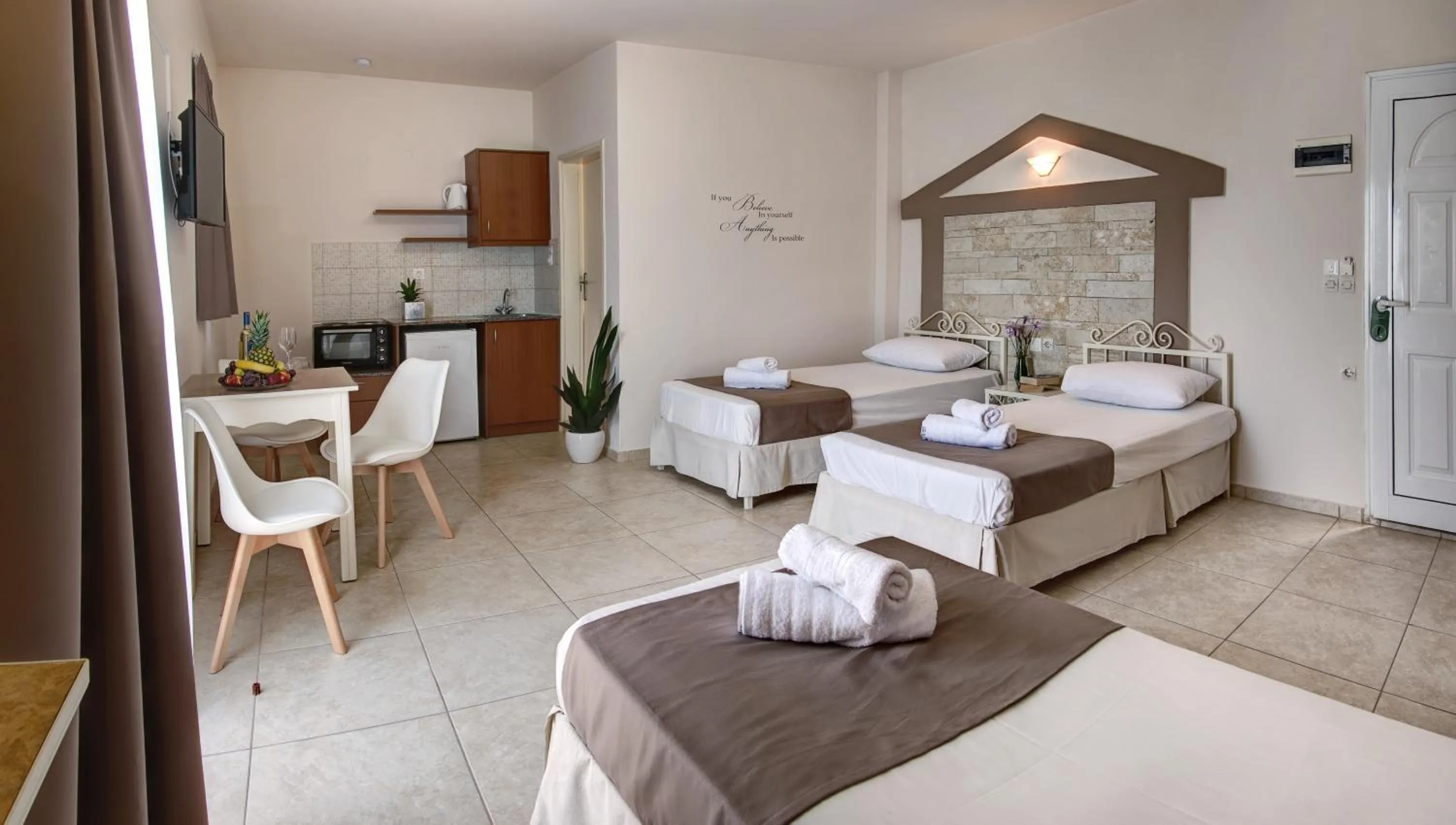 Photo of the whole room, Bed in Le Palme