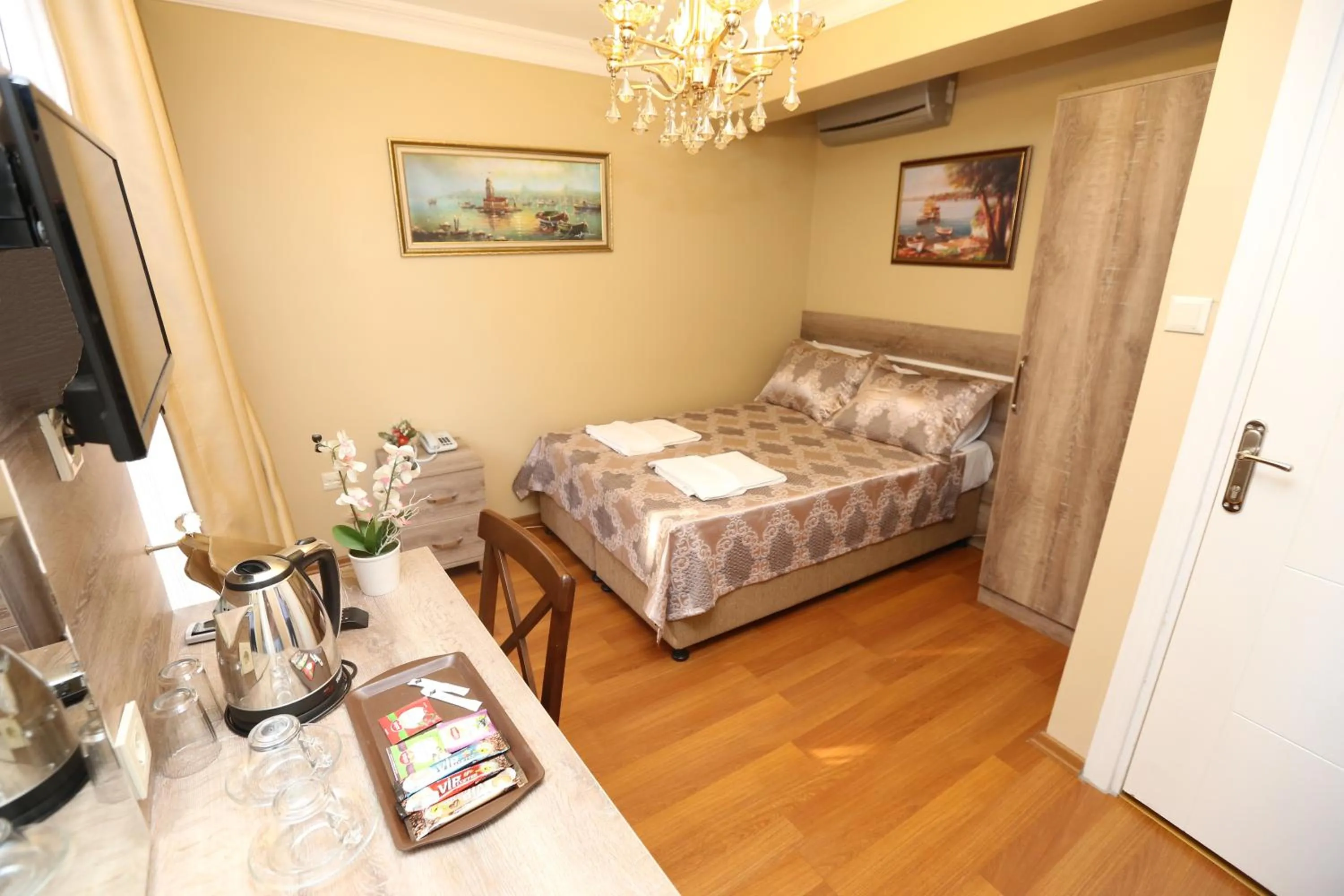 Photo of the whole room, Bed in My Holiday Time Hotel