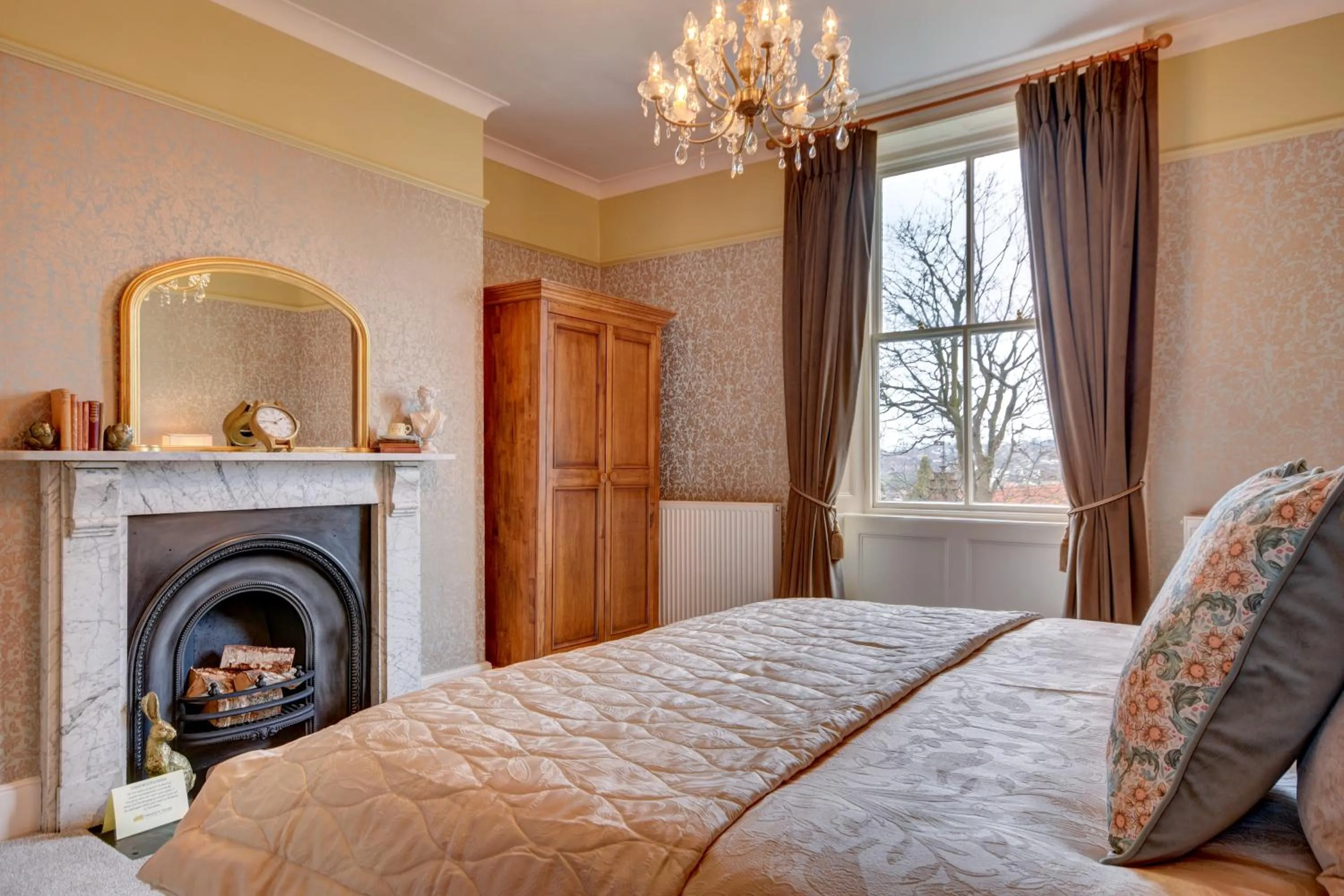Bedroom, Bed in Highgate House