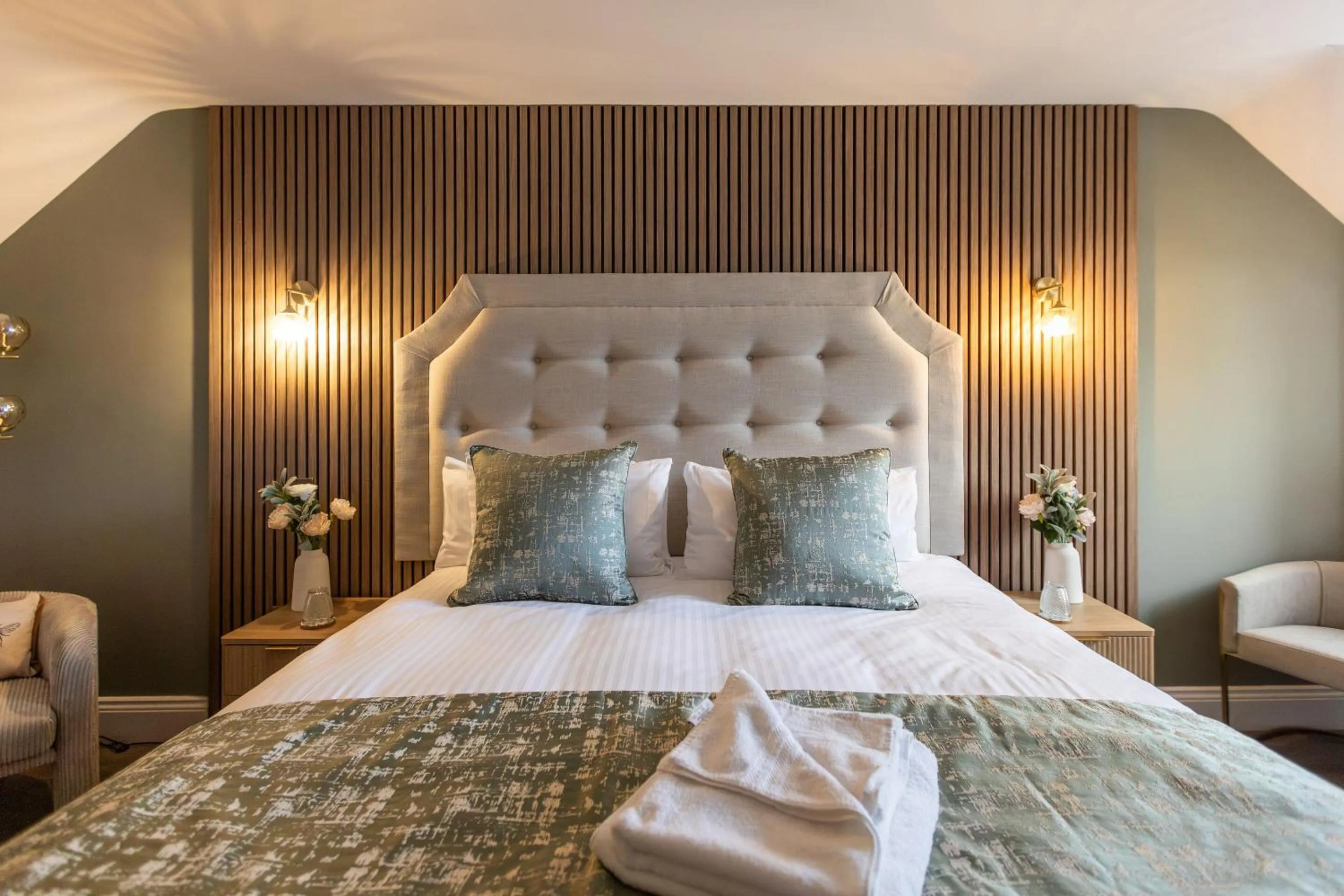 Bedroom, Bed in The Dragon Willington