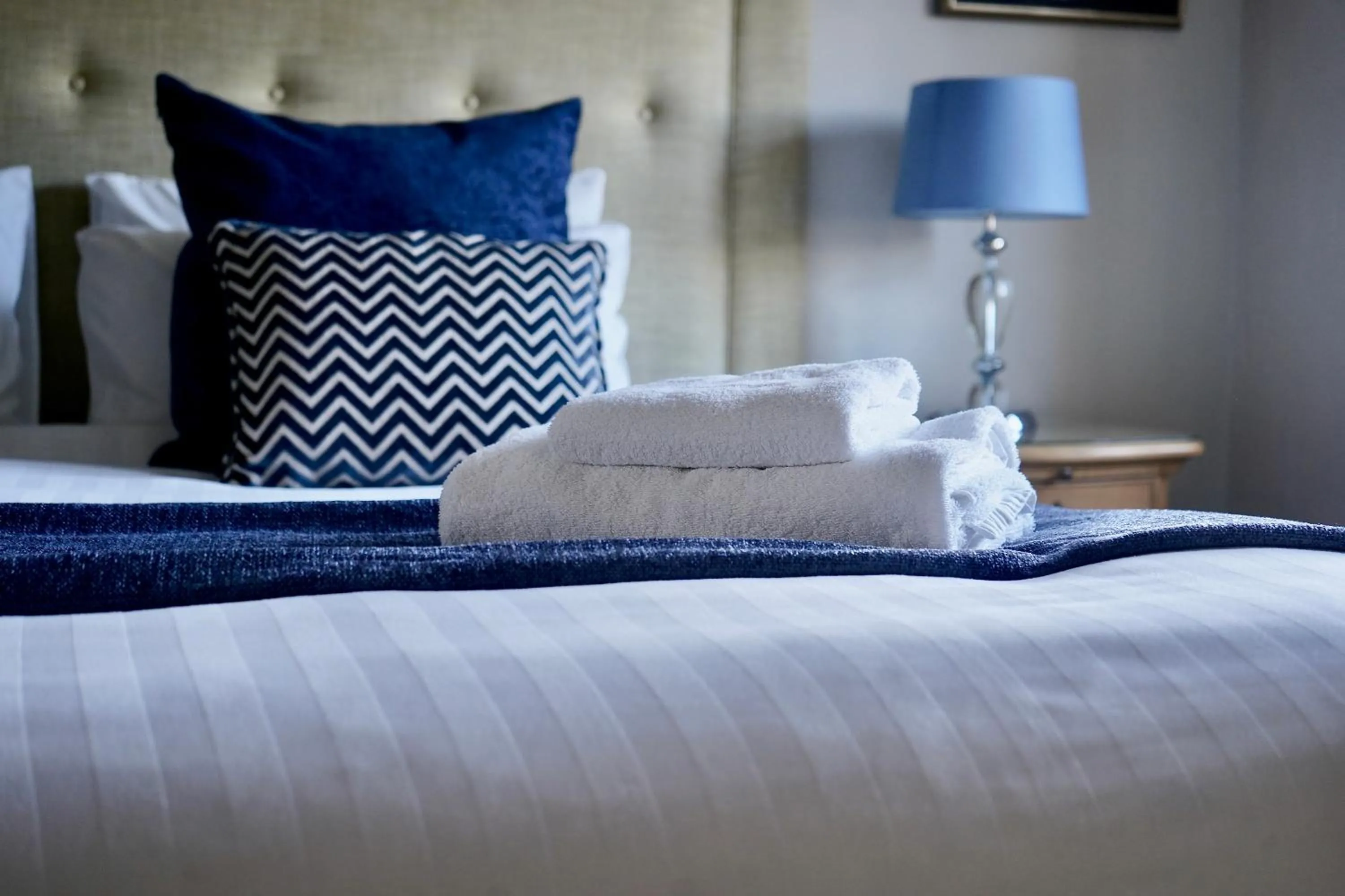 Bedroom, Bed in The Dragon Willington