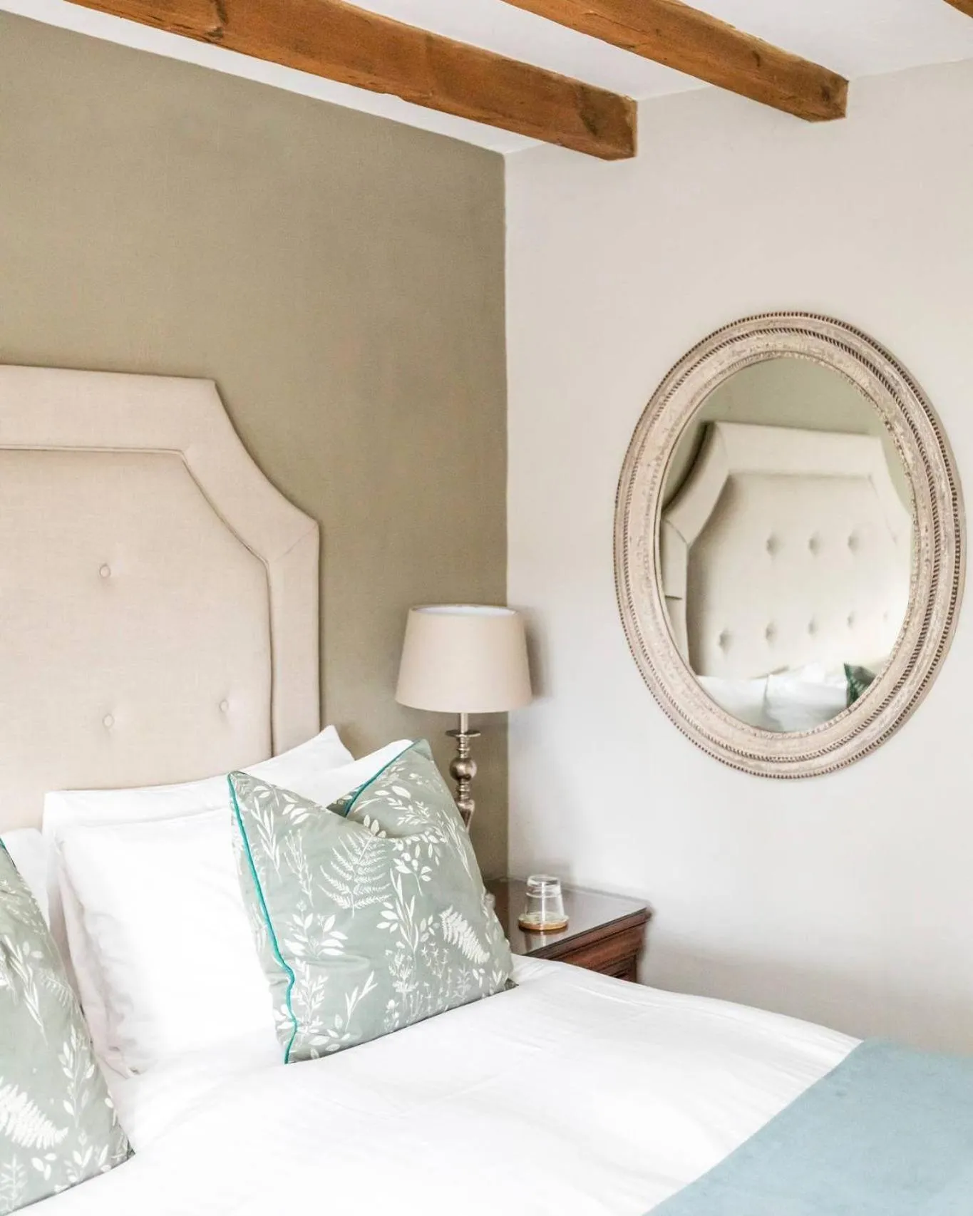 Bedroom, Bed in The Dragon Willington