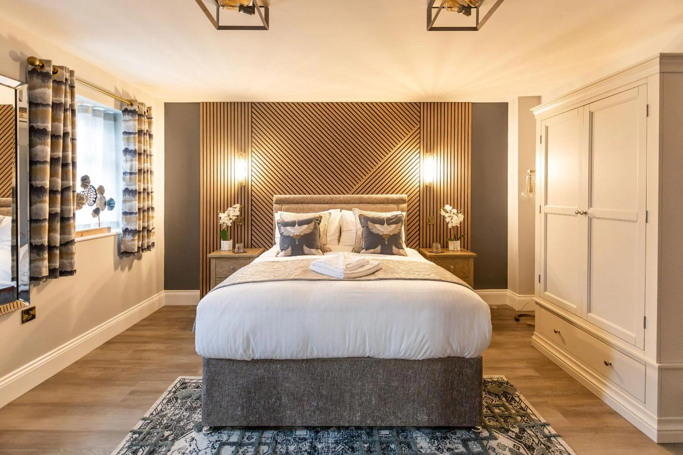 Bedroom, Bed in The Dragon Willington