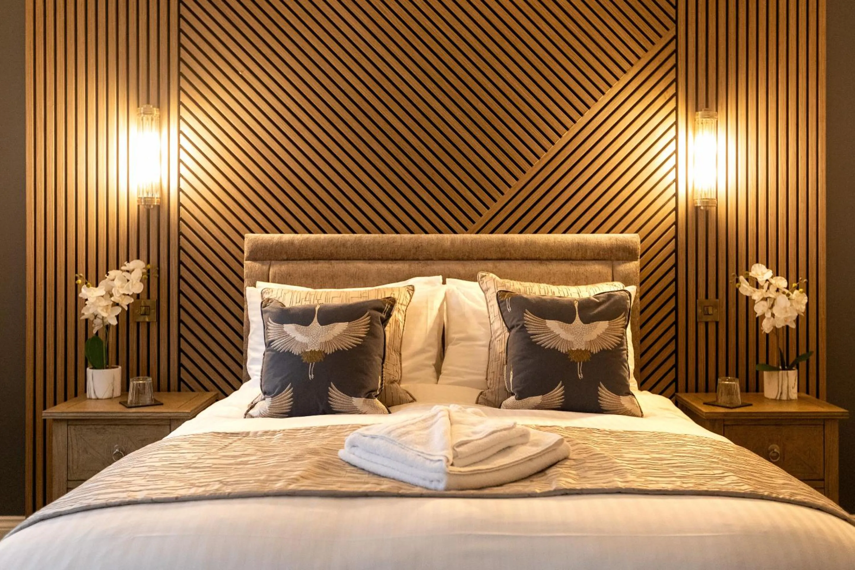 Bedroom, Bed in The Dragon Willington