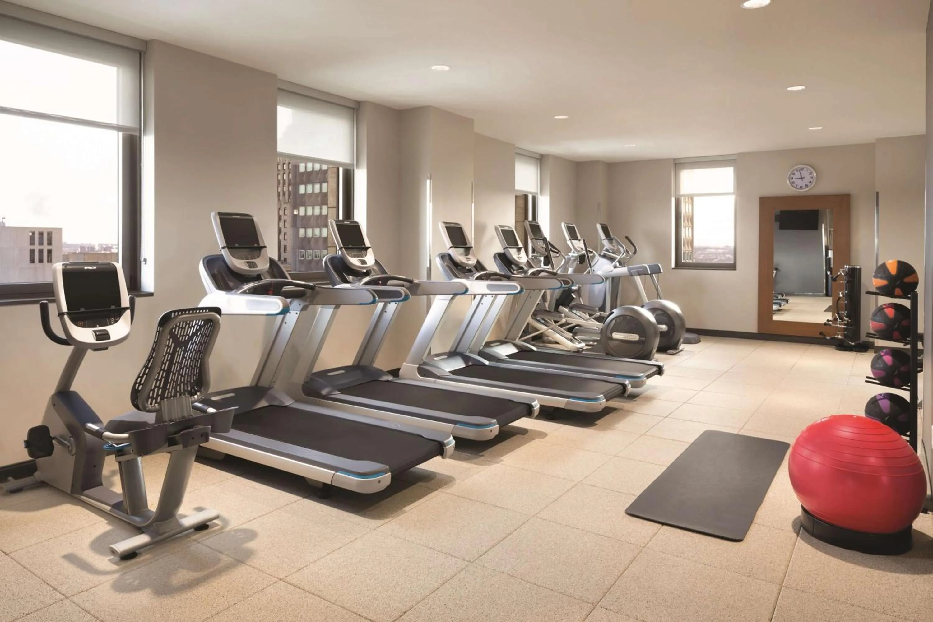 Fitness centre/facilities in Embassy Suites Pittsburgh-Downtown