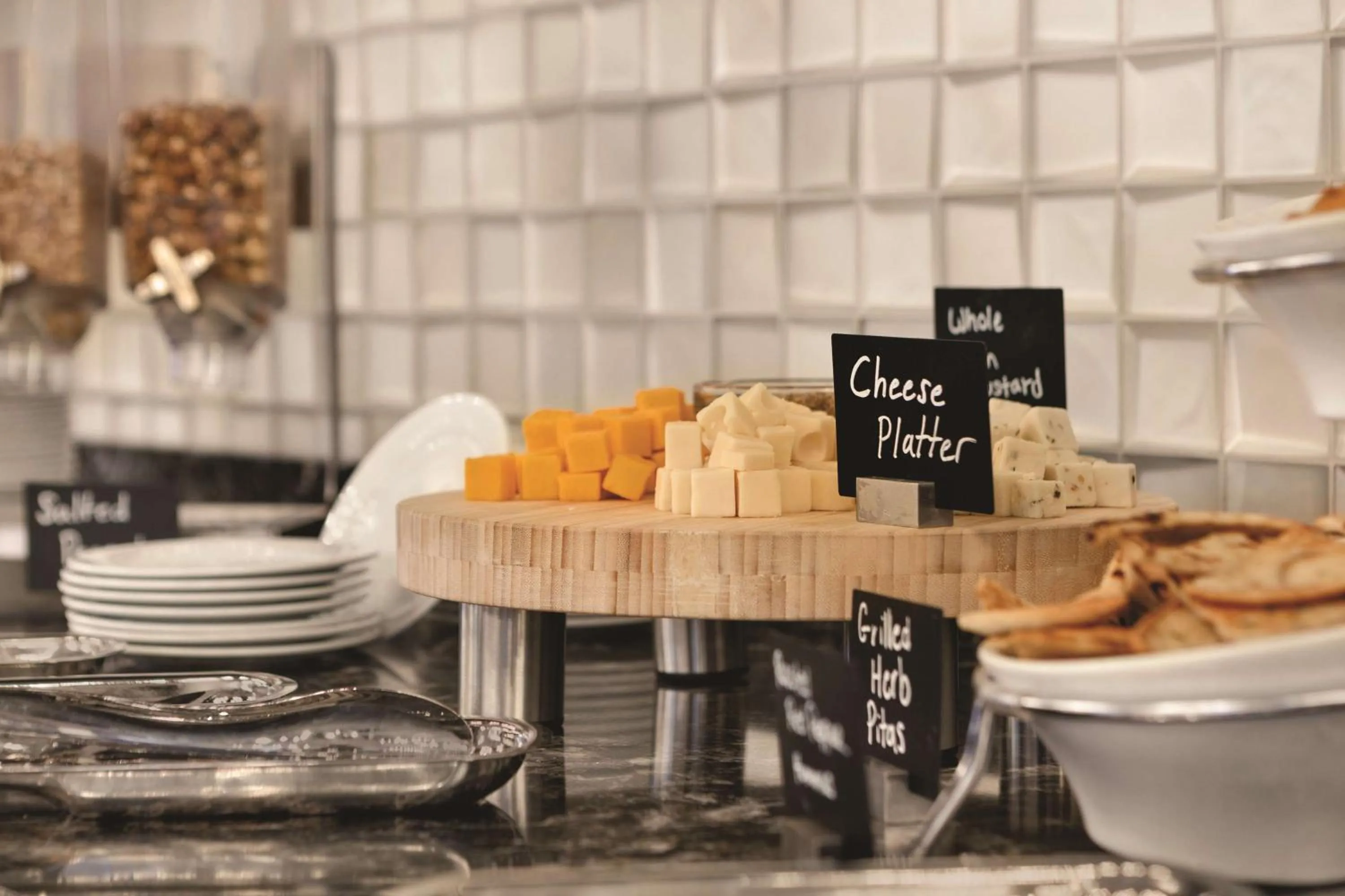 Dining area in Embassy Suites Pittsburgh-Downtown