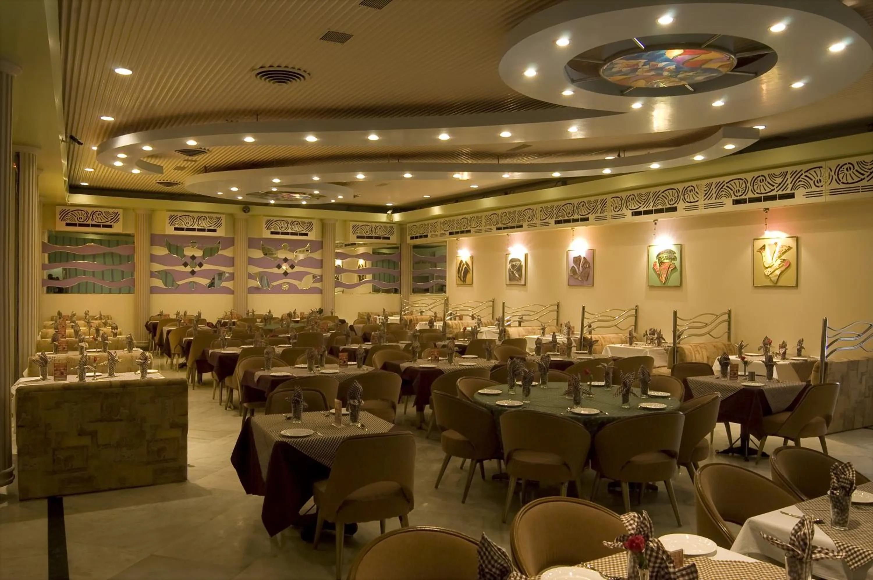 Restaurant/places to eat in LMB Hotel City Centre, Jaipur