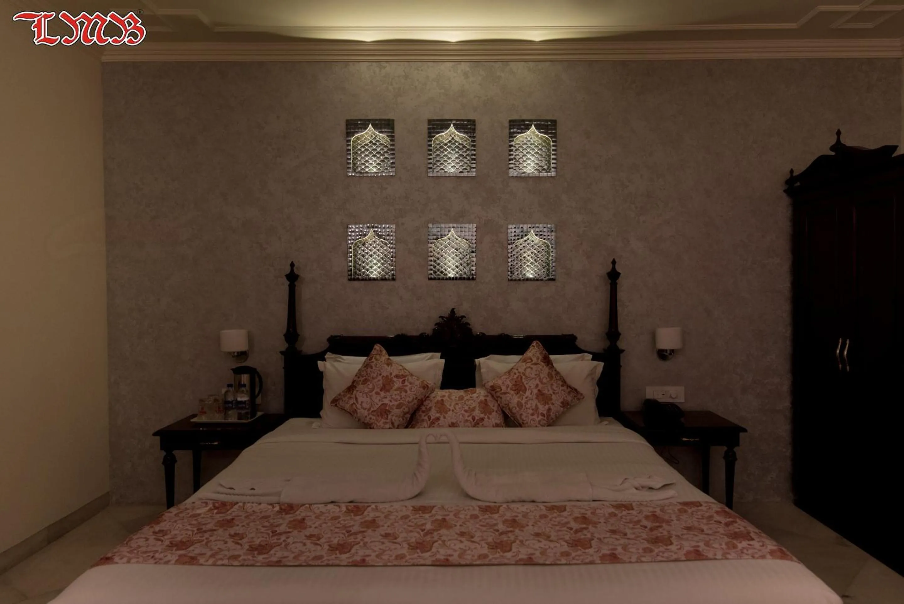 Bed in LMB Hotel City Centre, Jaipur