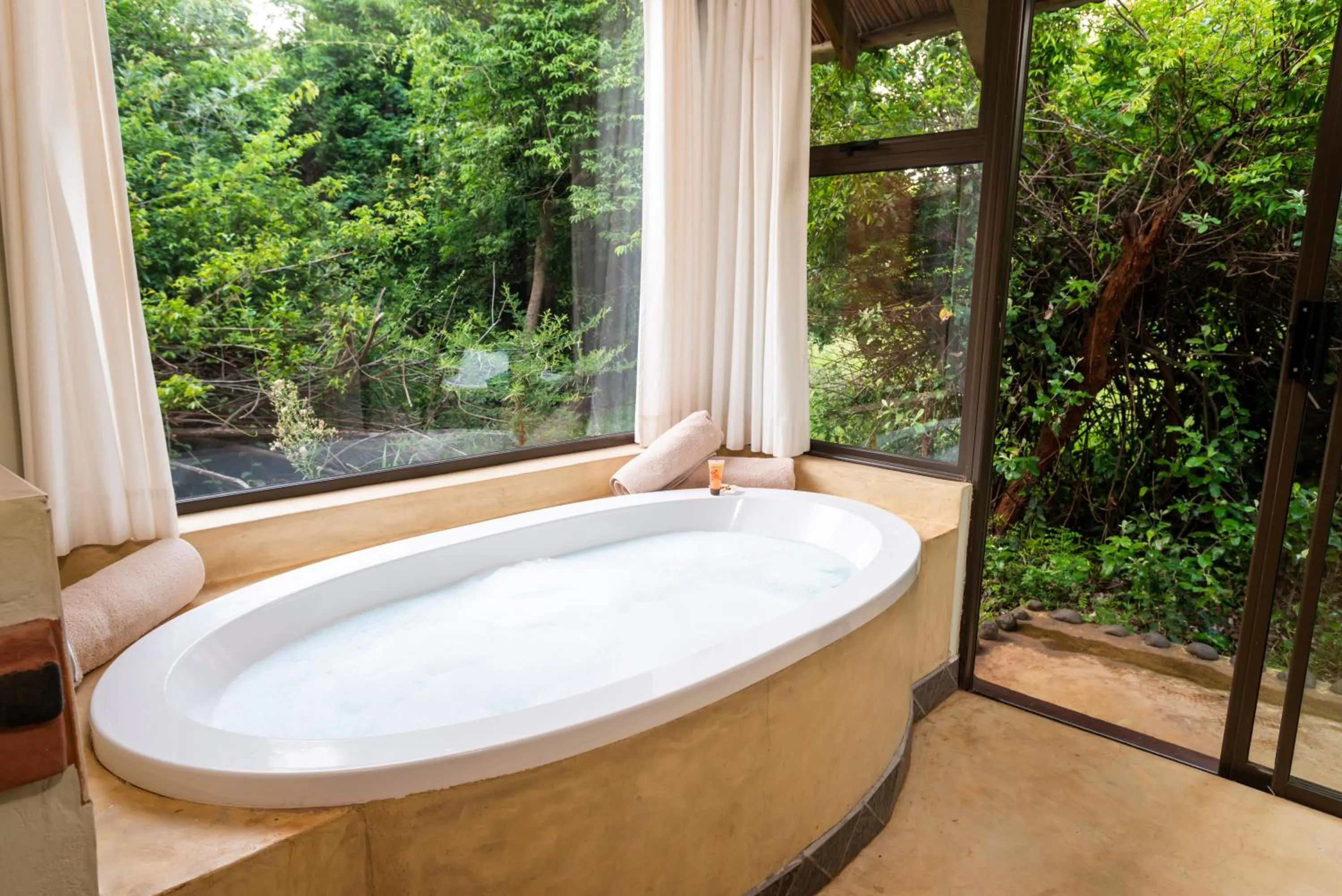 Hot Tub in Leopard Walk Lodge