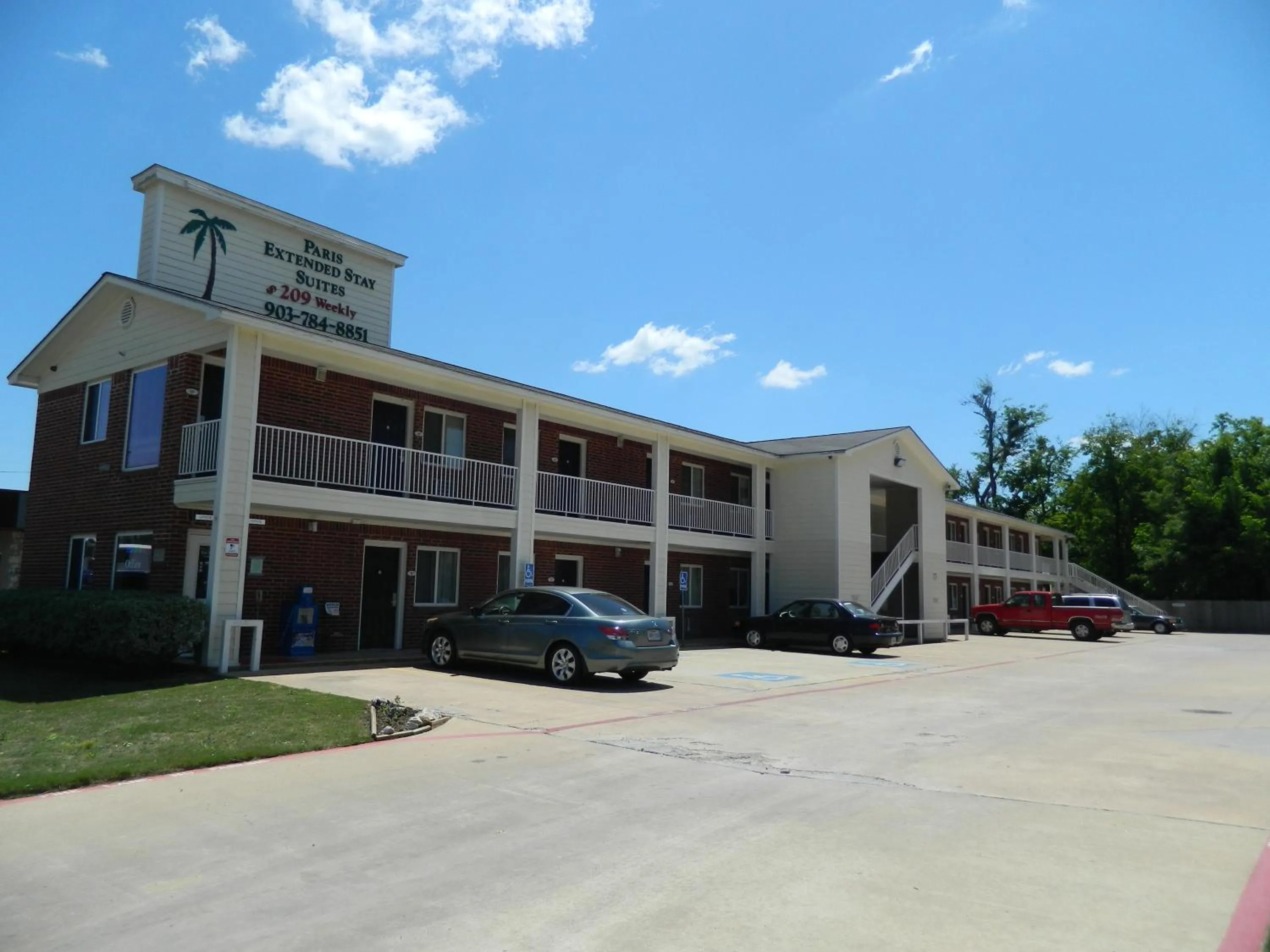 Property building in Paris Extended Stay Suites