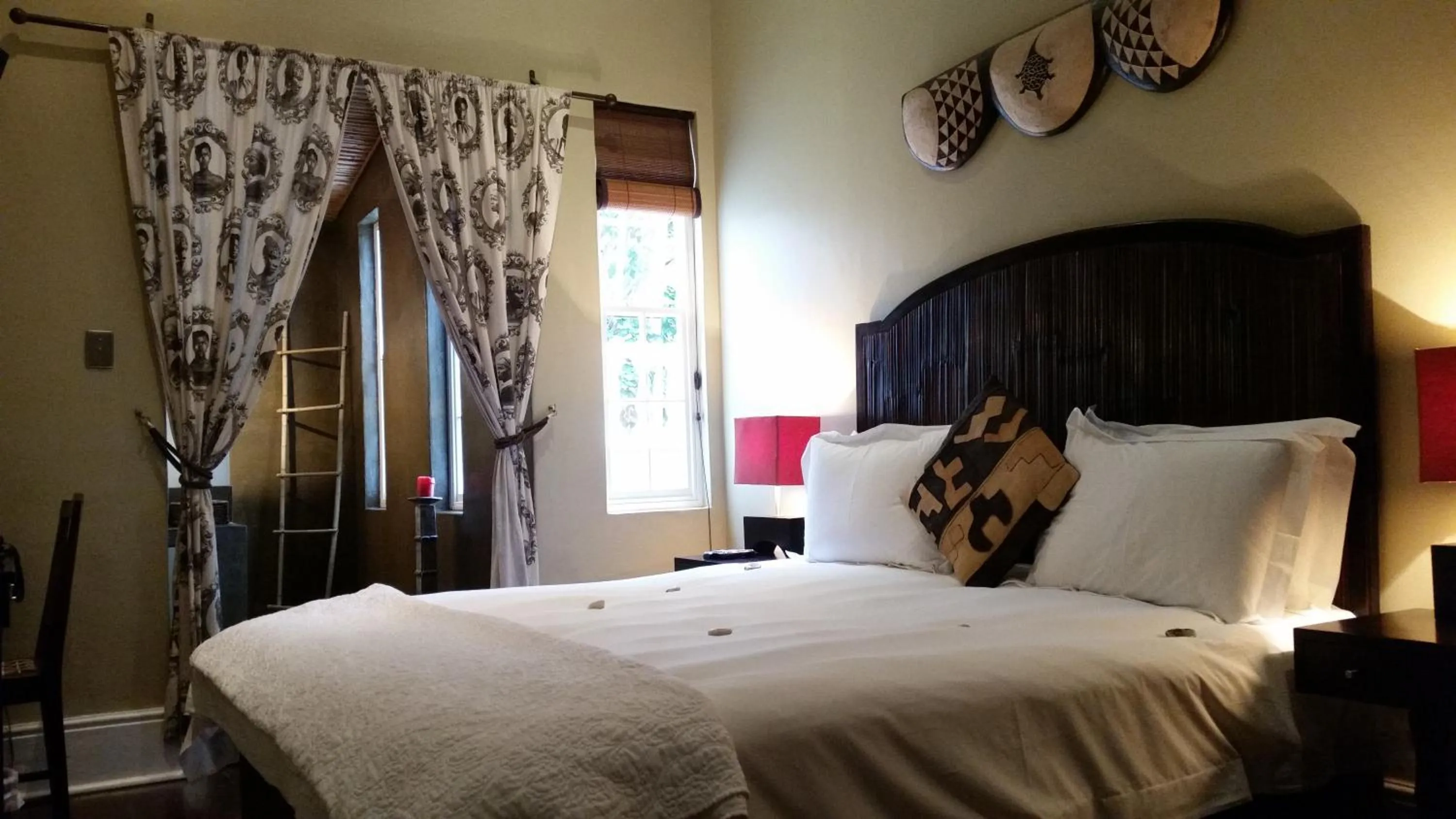 Bedroom, Bed in Jardin d'ébène Boutique Guesthouse